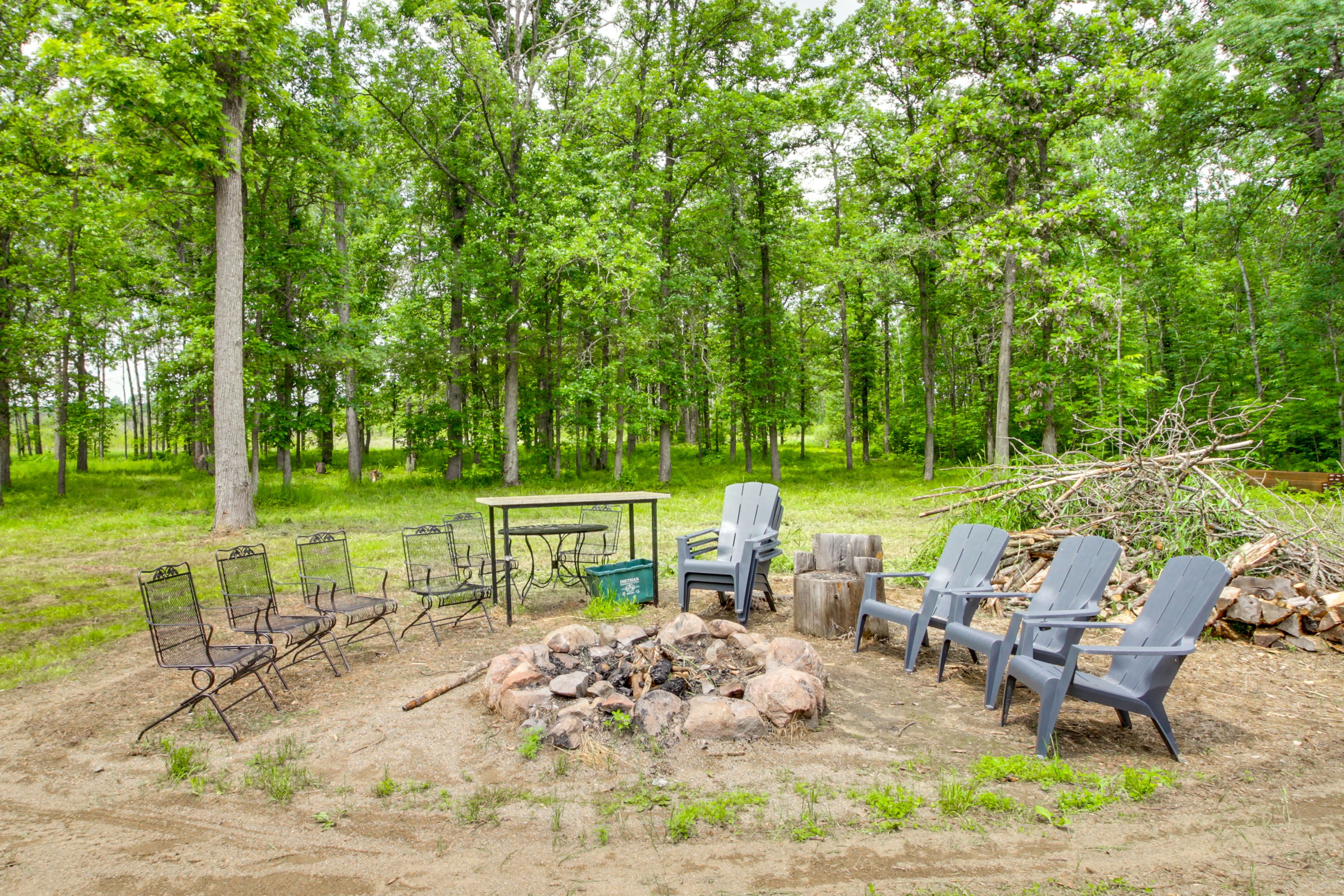 Wood-Burning Fire Pit | Near Hiking & Ski Trails