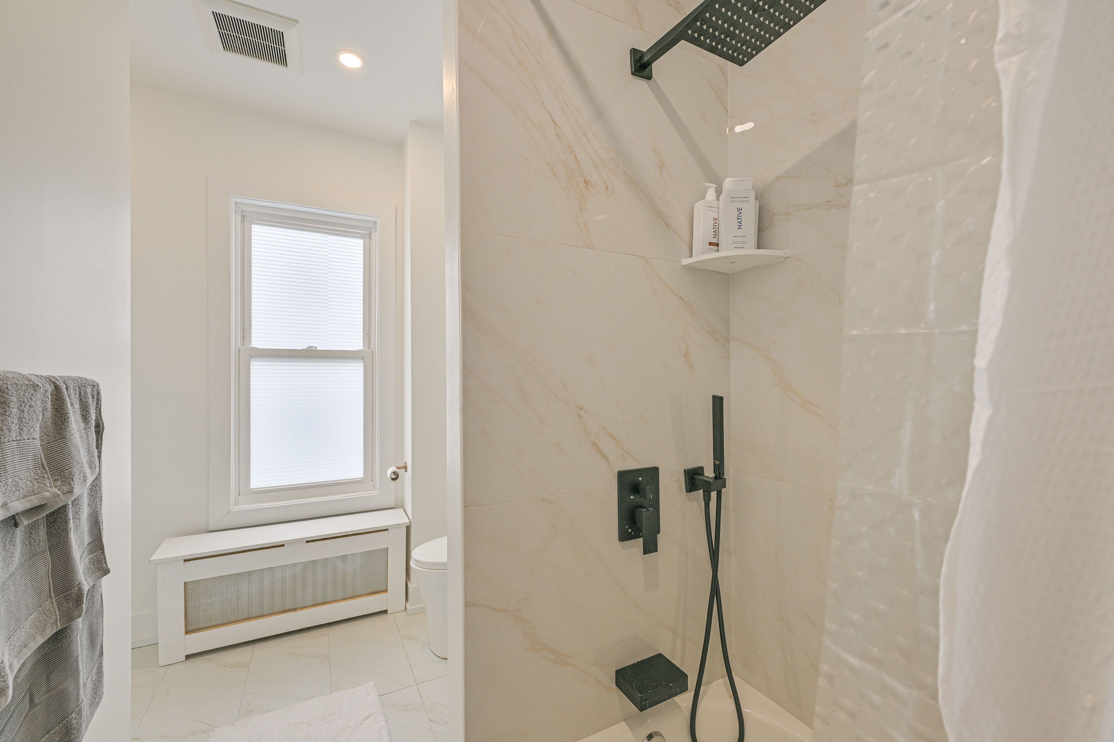 Bathroom | Main Floor