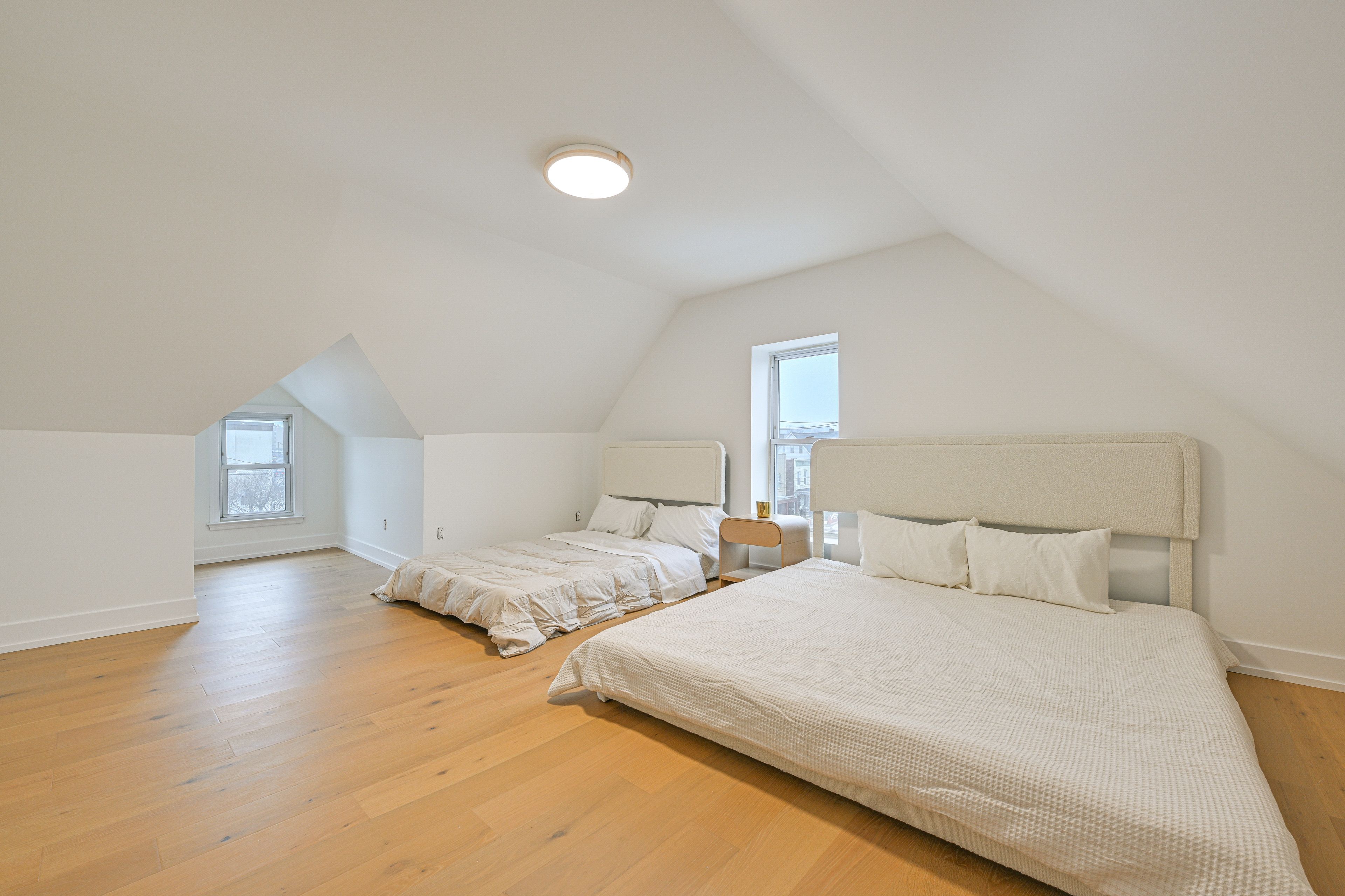 Bedroom 4 | King Bed | Twin Bed | Top Floor