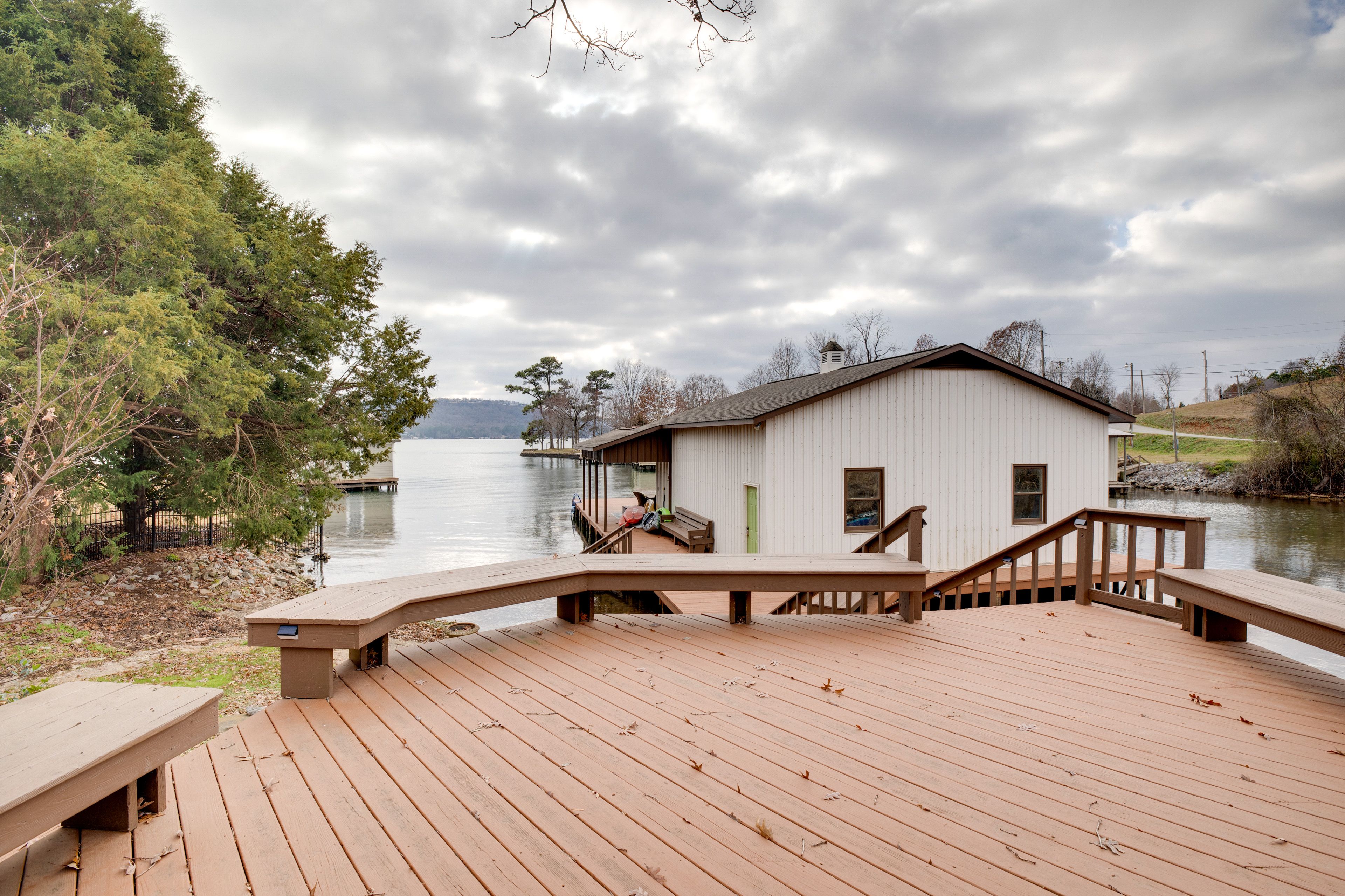 Shared Amenities | Boat Dock | Kayaks & Paddleboards | Waterfront Deck