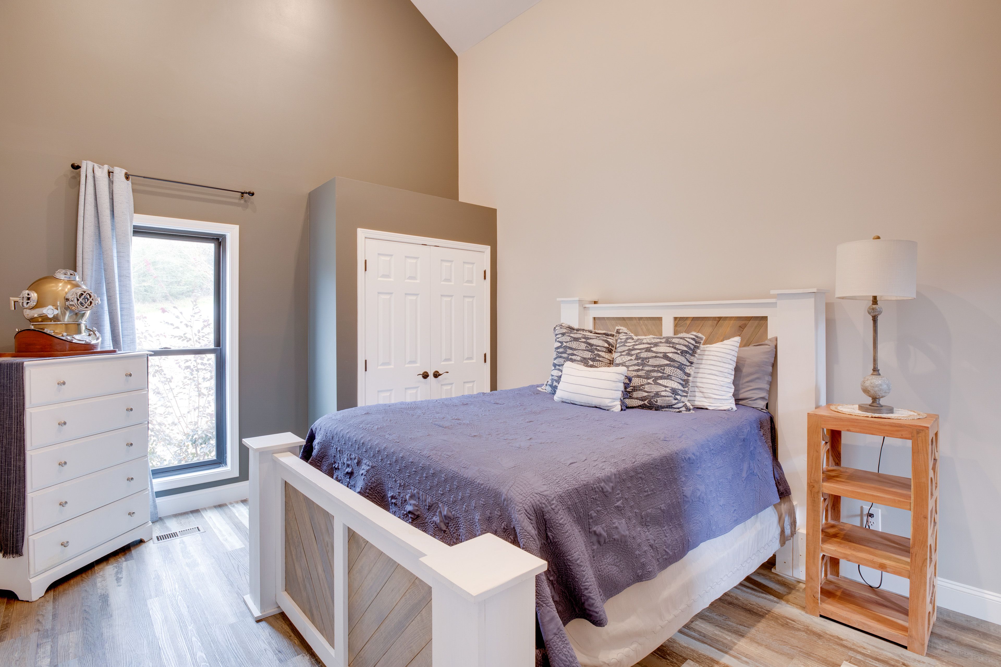 Bedroom 1 | Queen Bed | Linens Provided | En-Suite Bathroom