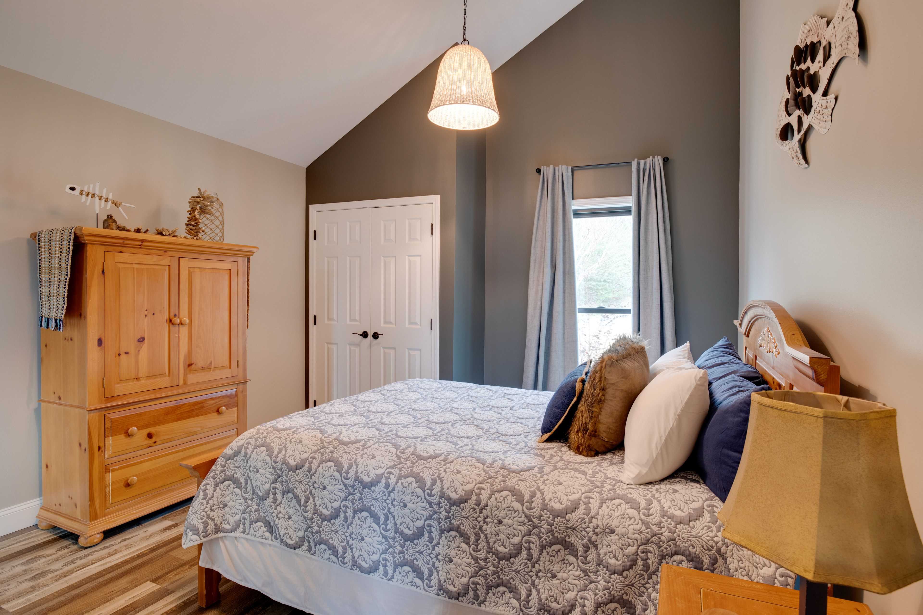 Bedroom 2 | Queen Bed | Hangers