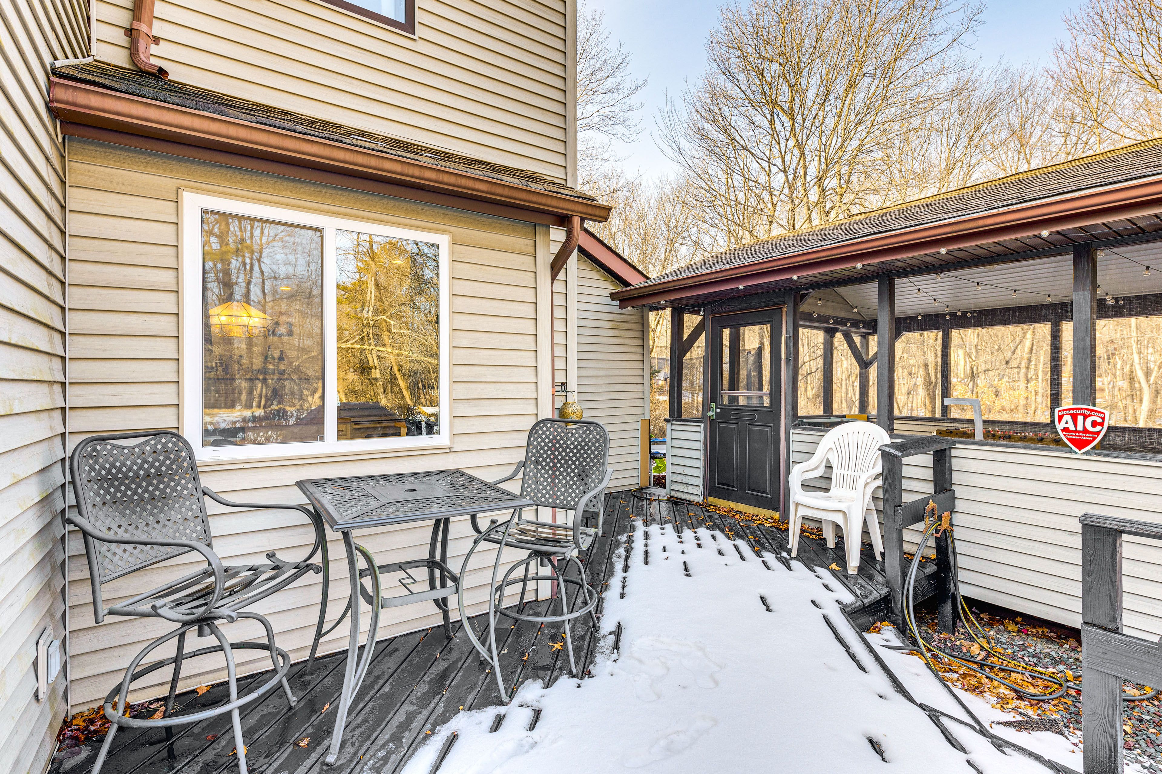 Deck | Outdoor Dining | Gas Grill