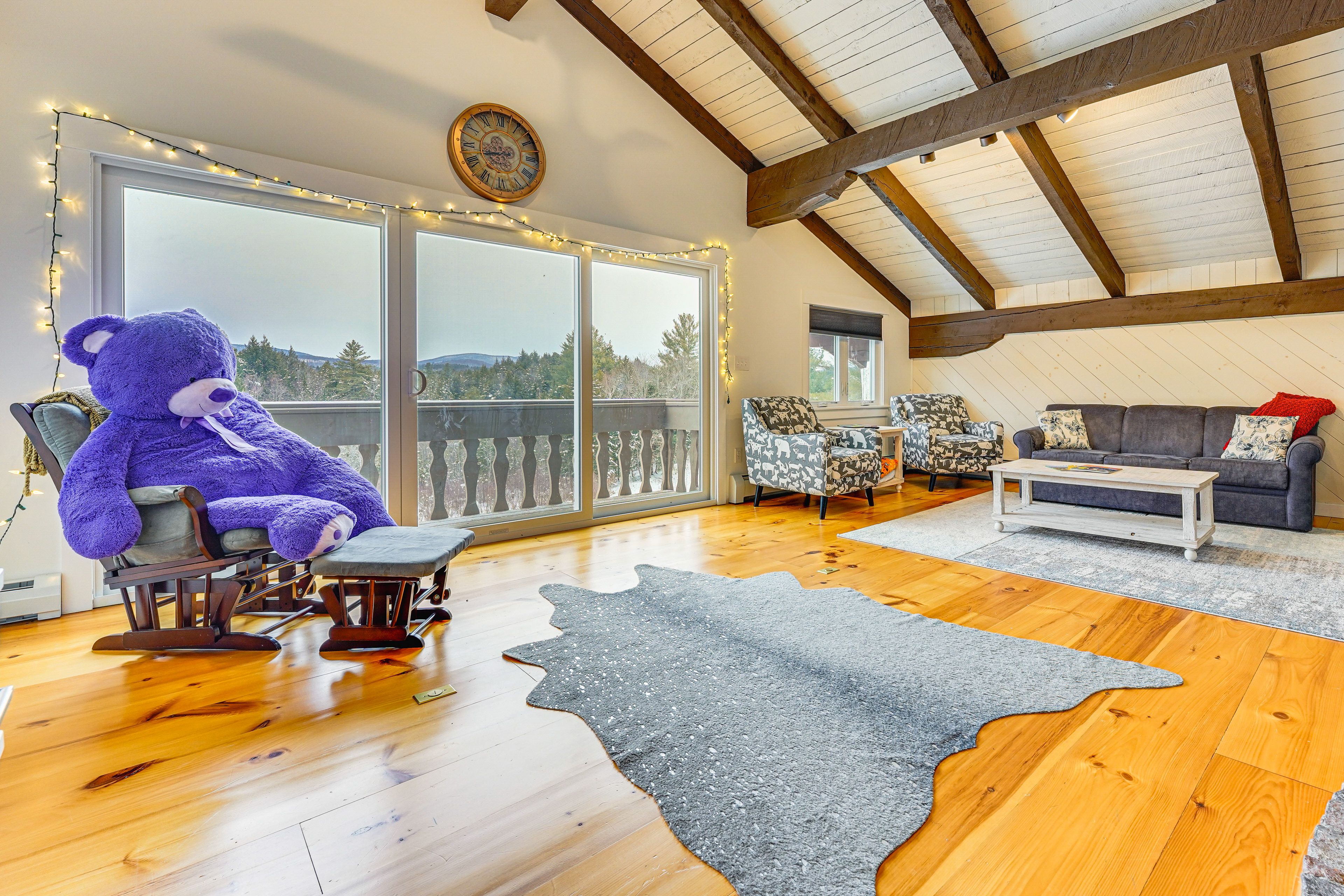 Living Room | Full Sleeper Sofa | Smart TV | 2nd Floor