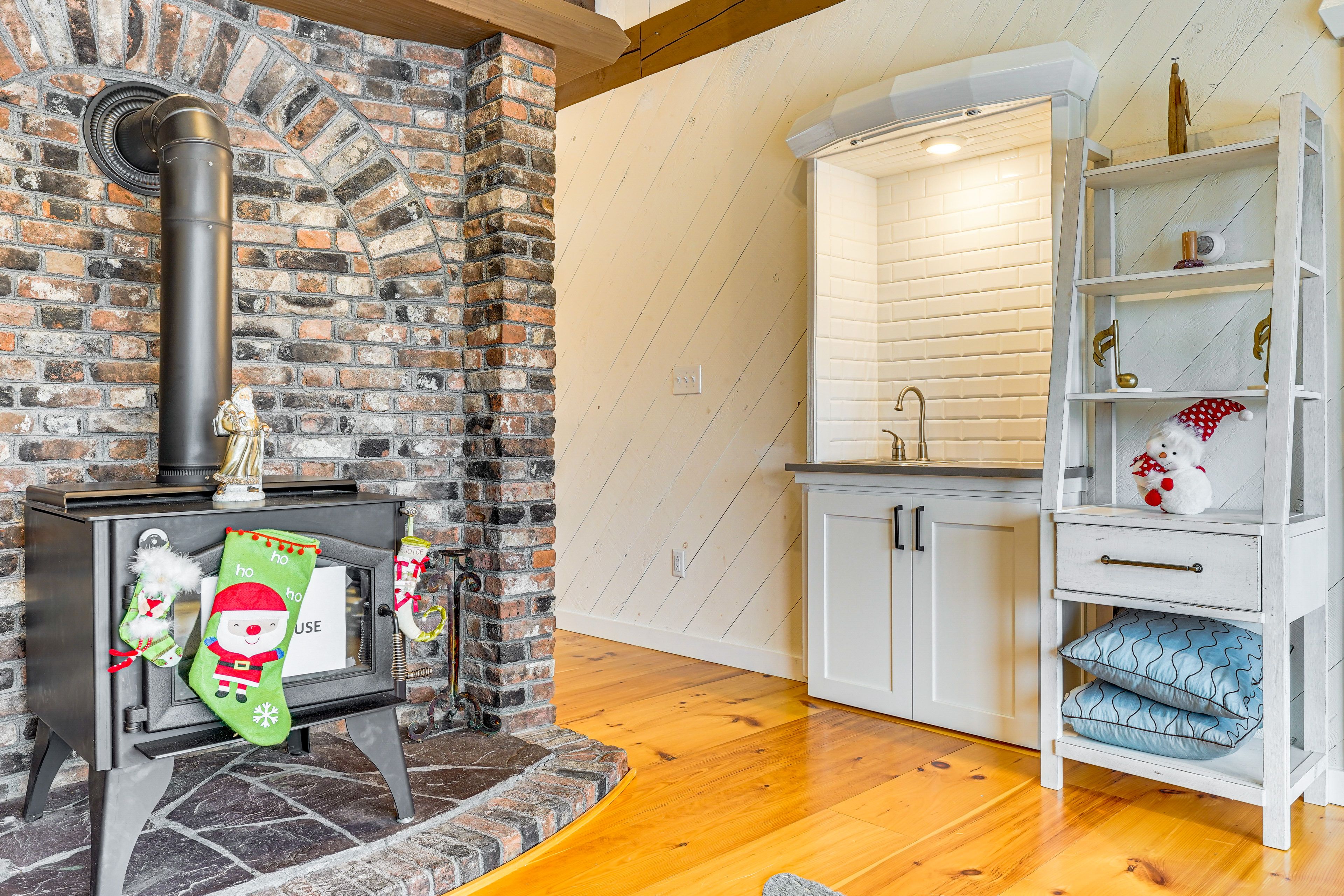 Wet Bar | 2nd Floor