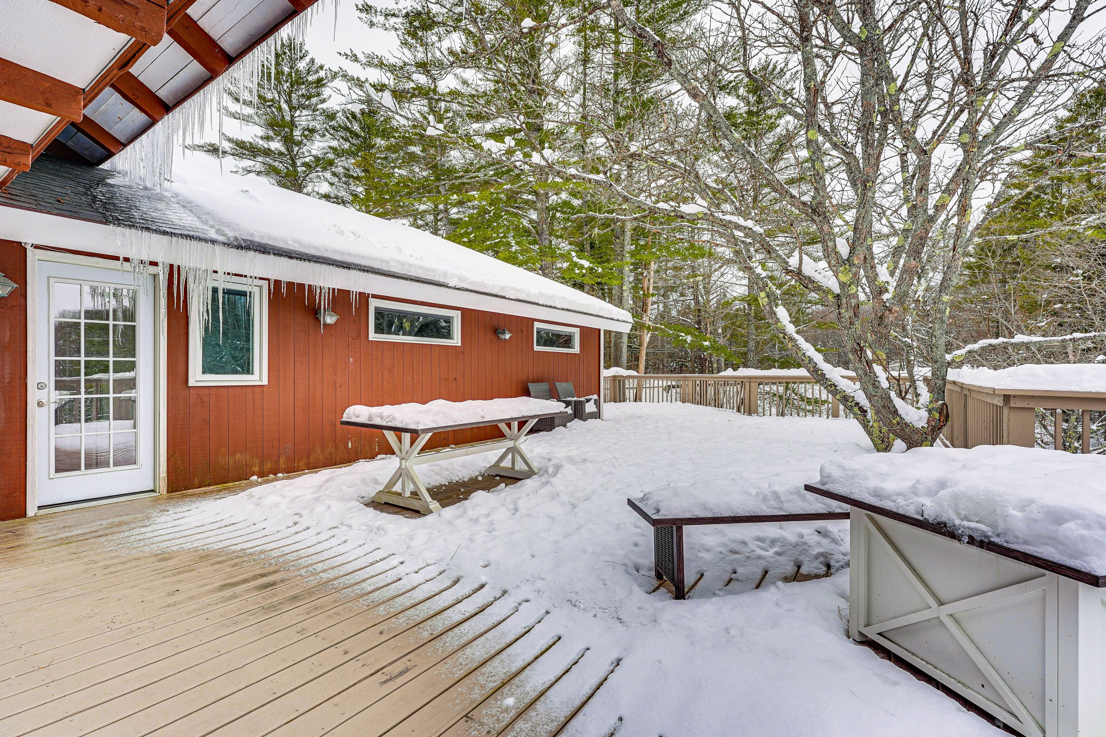Deck | Outdoor Dining Table | Seating