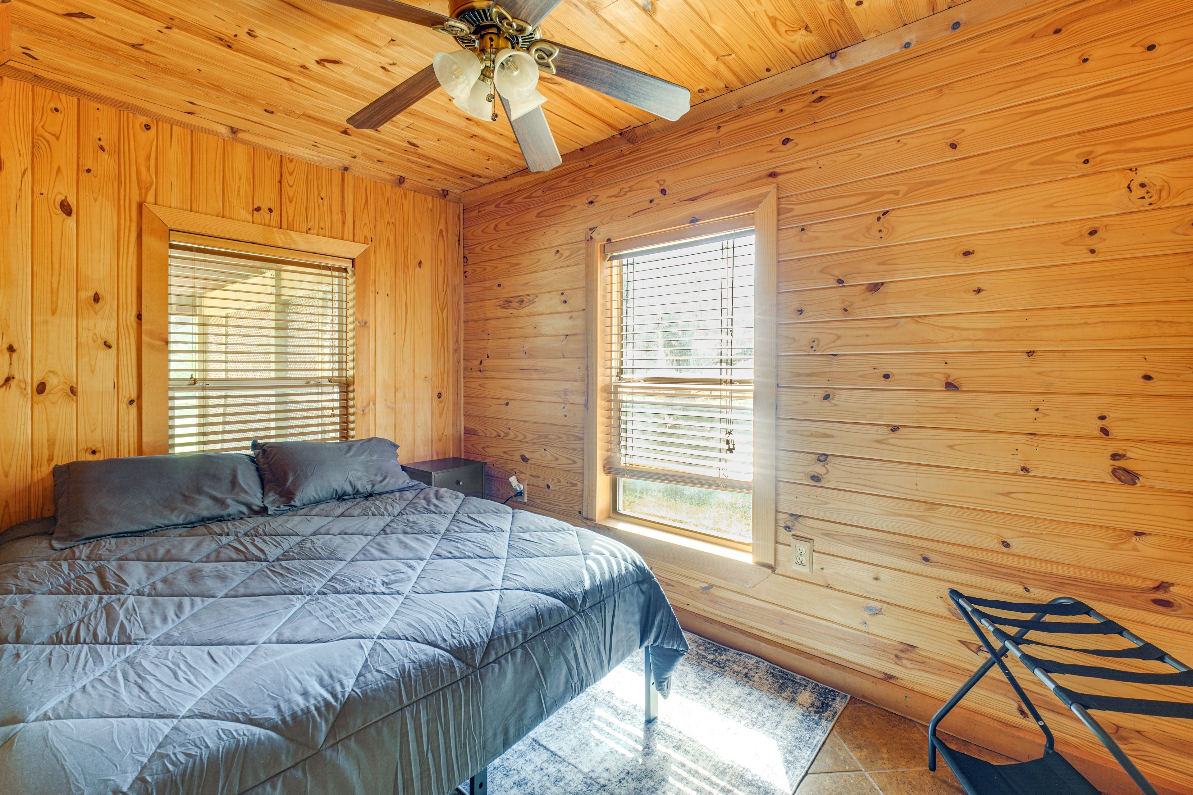 Bedroom 2 | Queen Bed