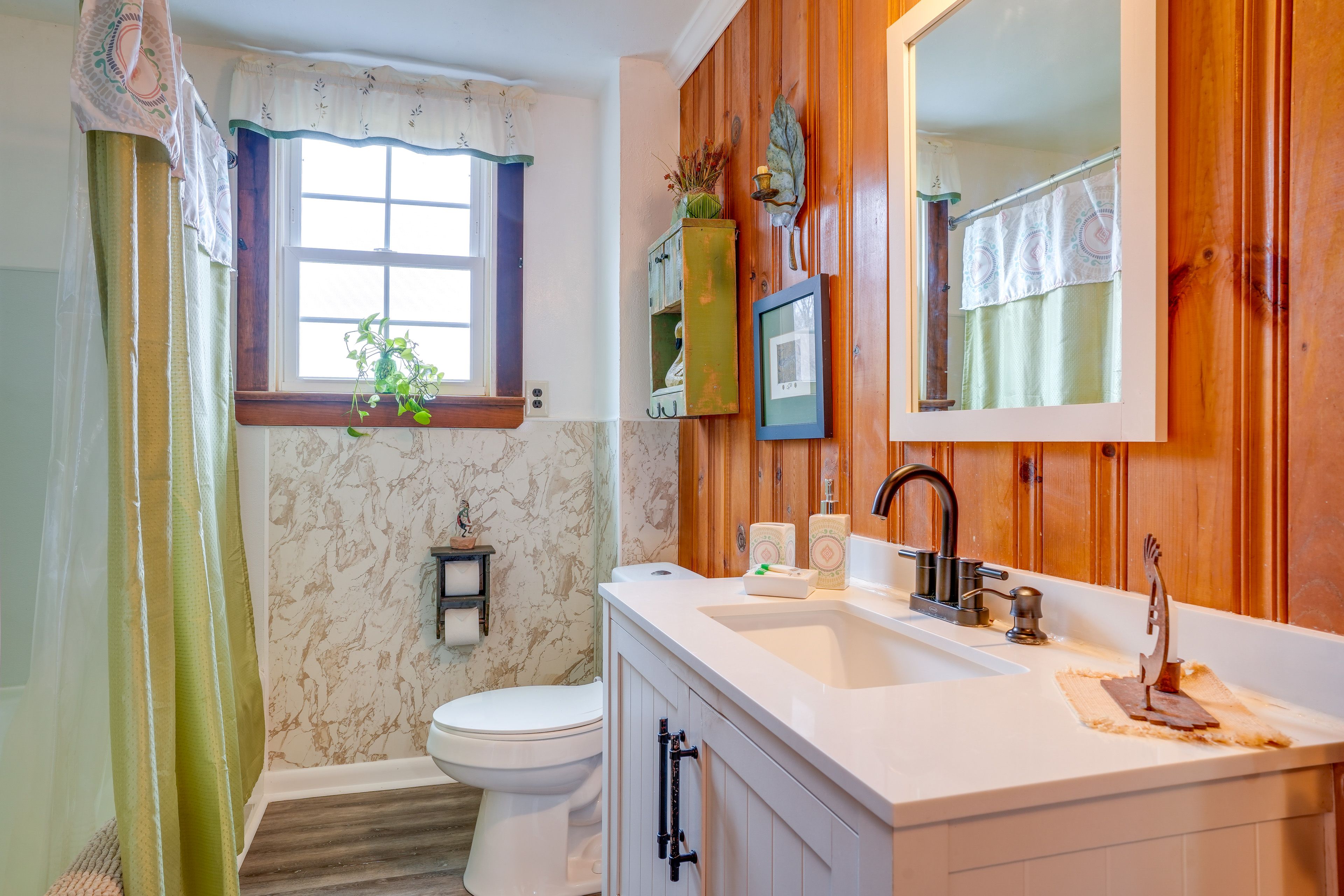 Full Bathroom | 1st Floor