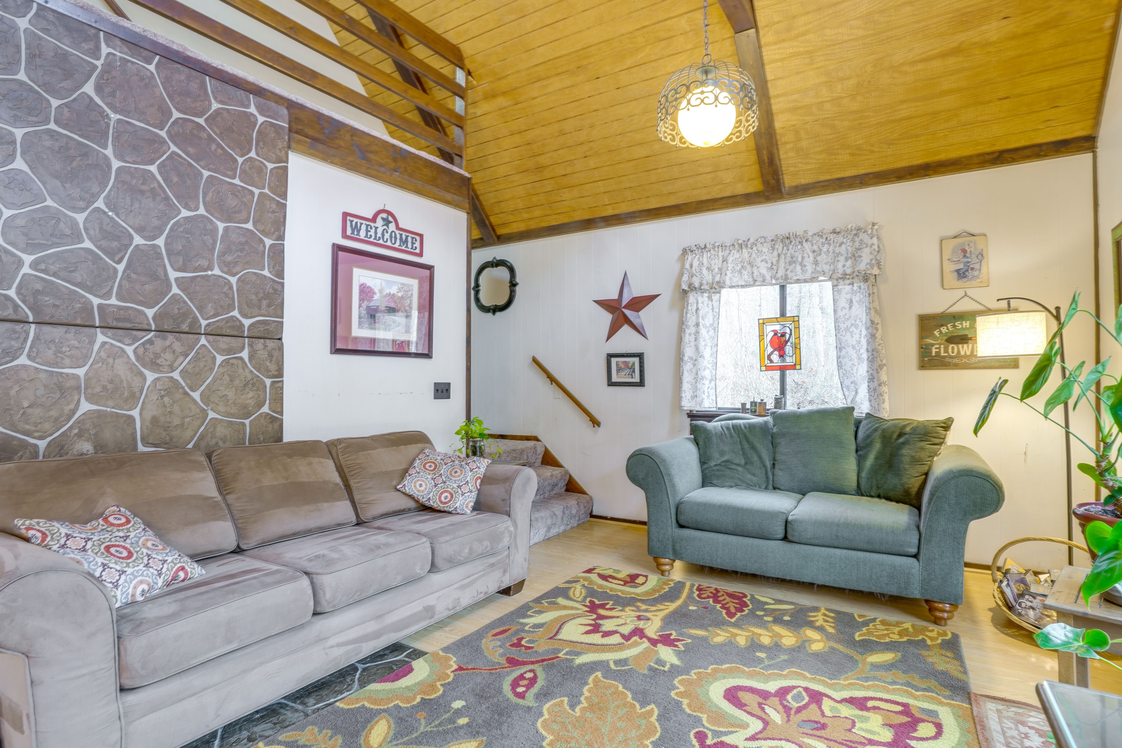 Living Room | 1st Floor | Flat-Screen TV | Central Heating & A/C | Free WiFi