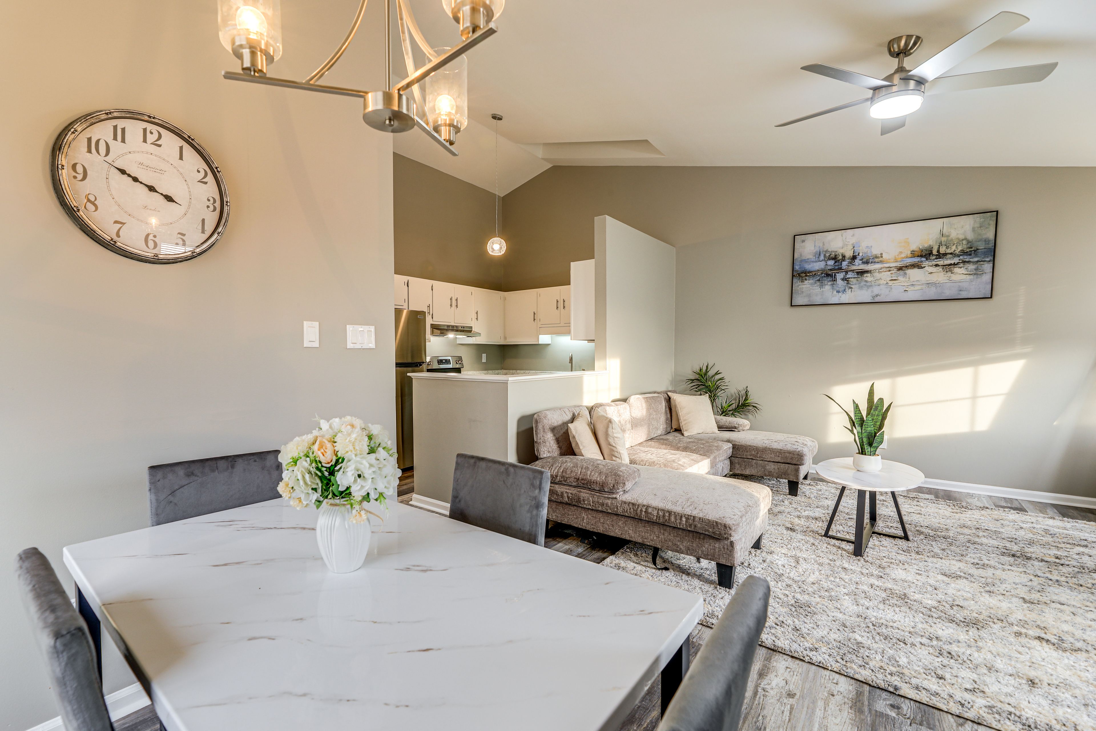 Dining Area | Dishware/Flatware Provided