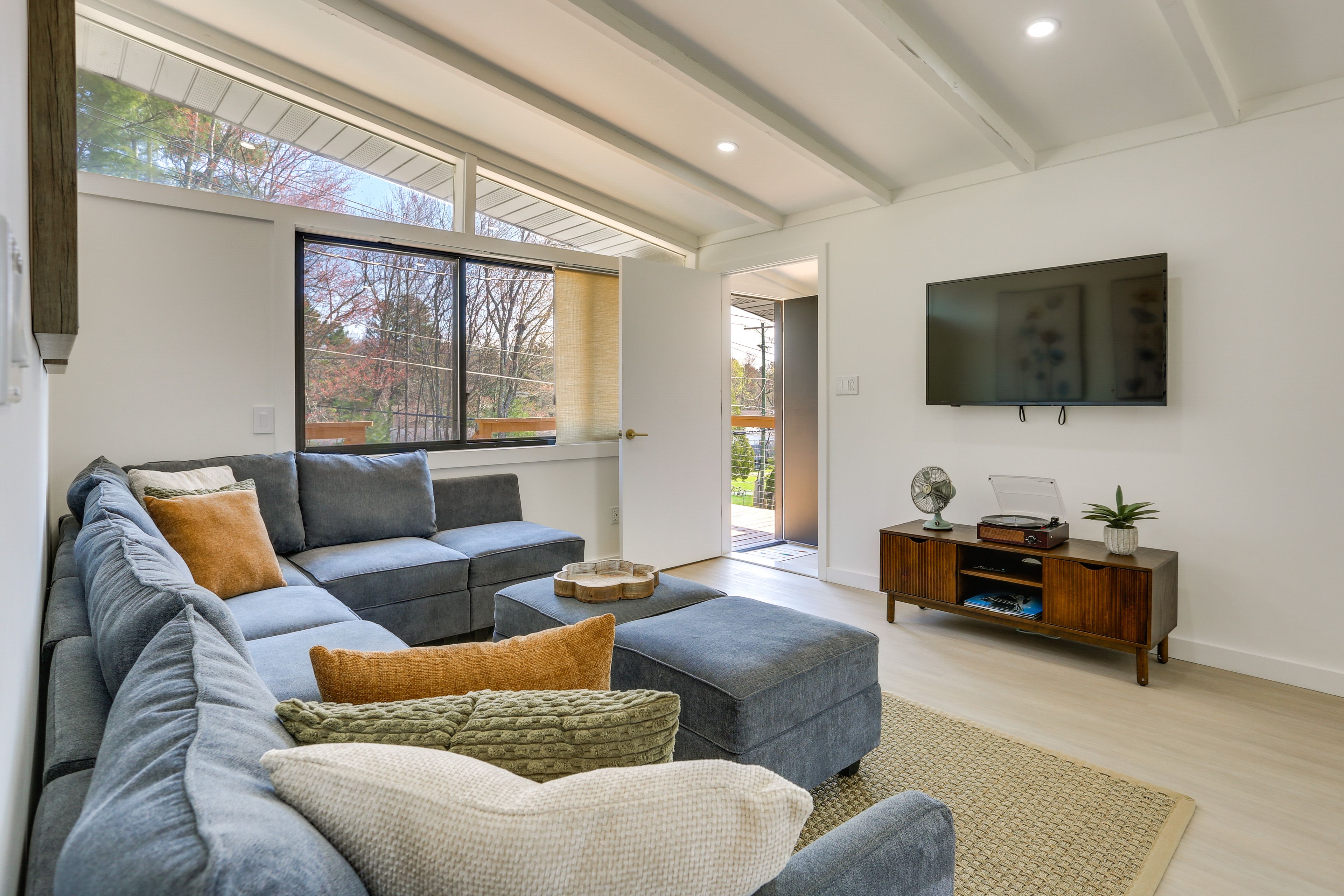 Living Room | 1st Floor | Flat-Screen TV | Central Heating & A/C