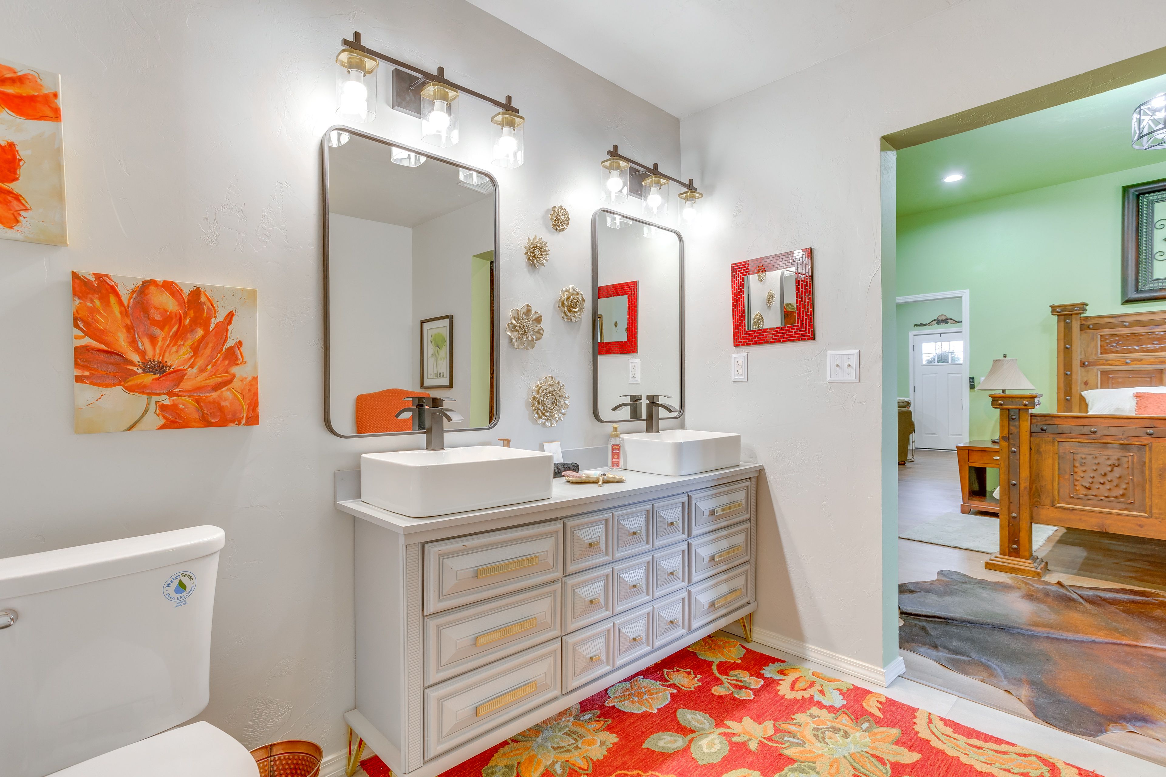 Full Bathroom | Towels Provided