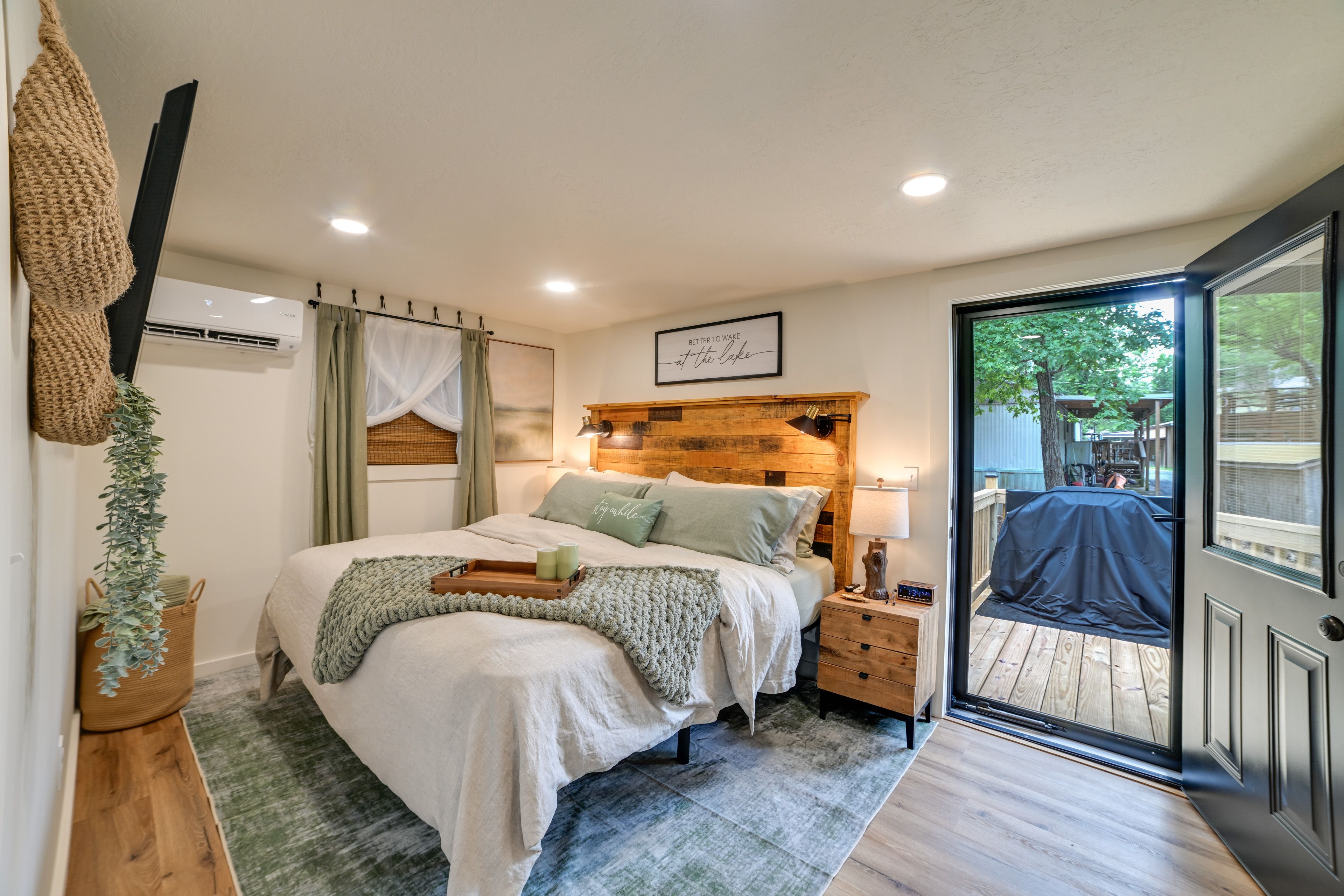Bedroom | King Bed