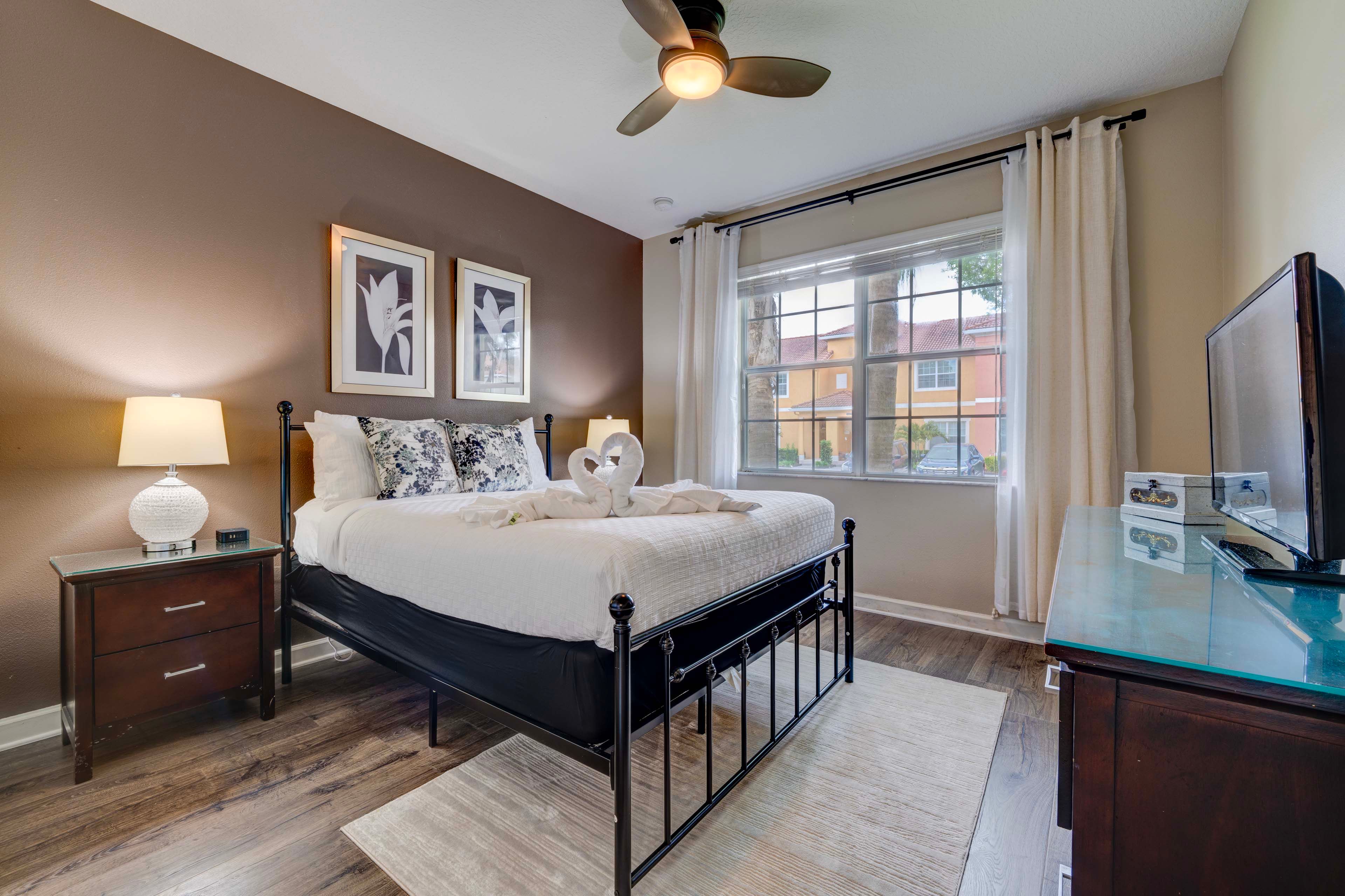 Bedroom 3 | Queen Bed | 1st Floor