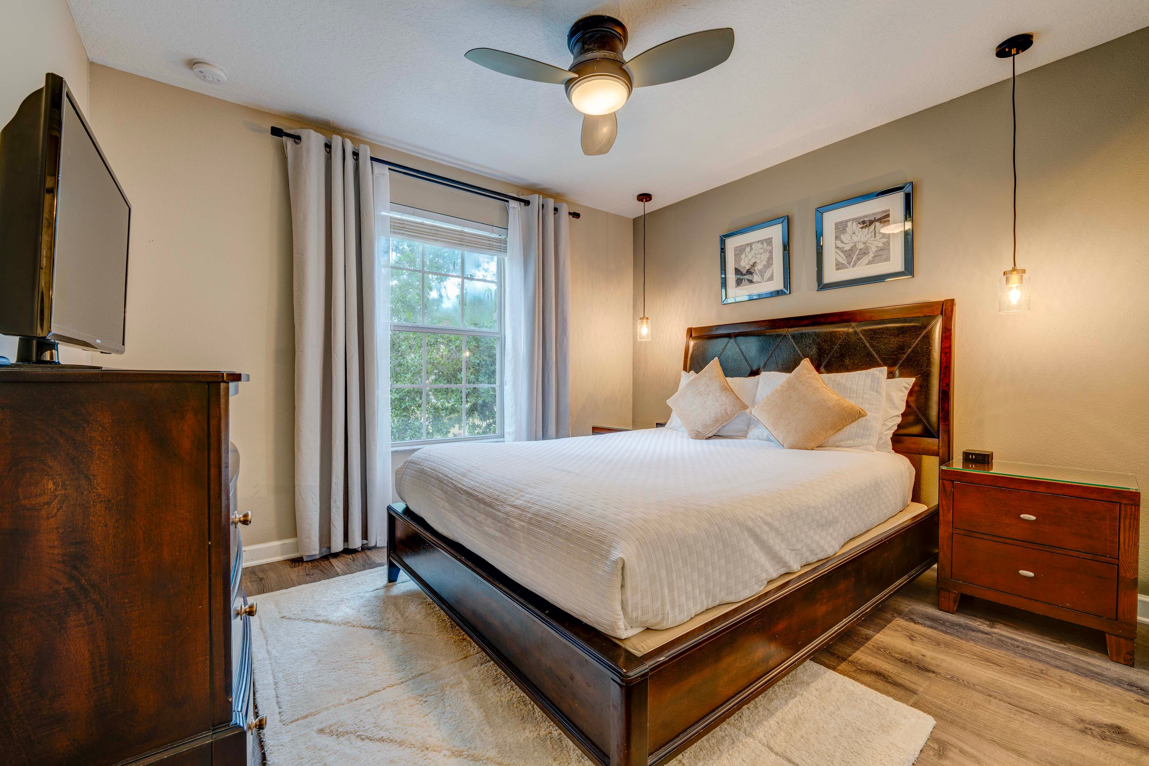 Bedroom 4 | Queen Bed | 2nd Floor