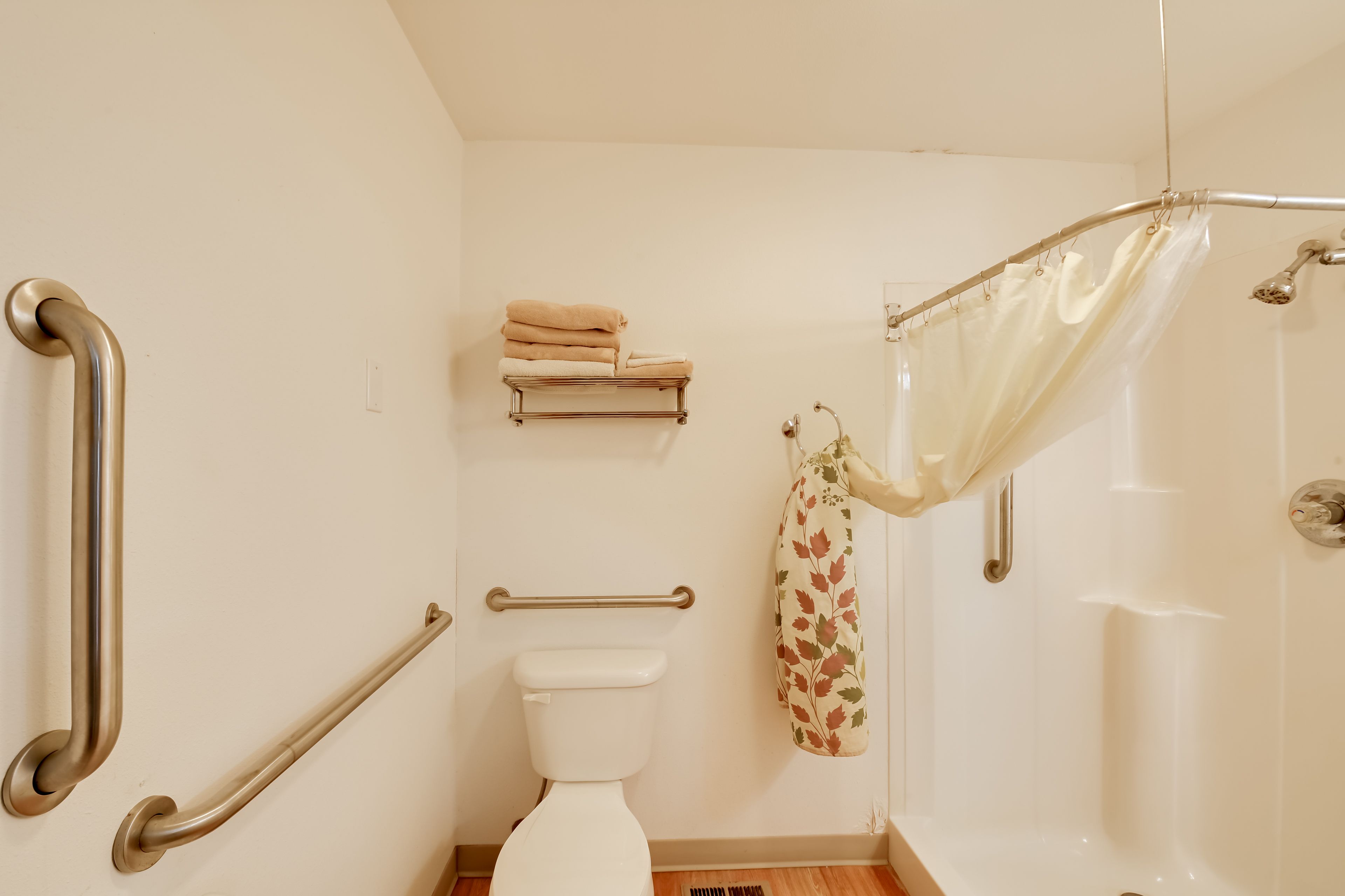 En-Suite Bathroom | Towels Provided