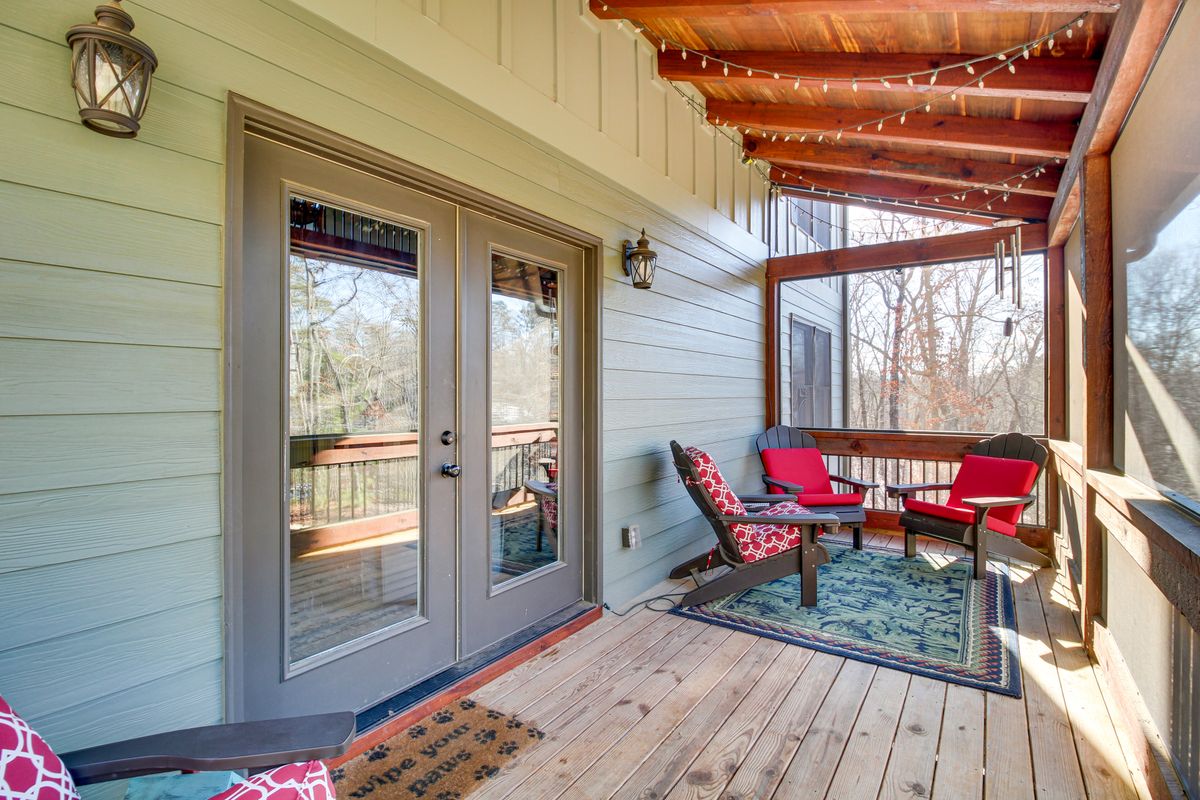 Screened deck