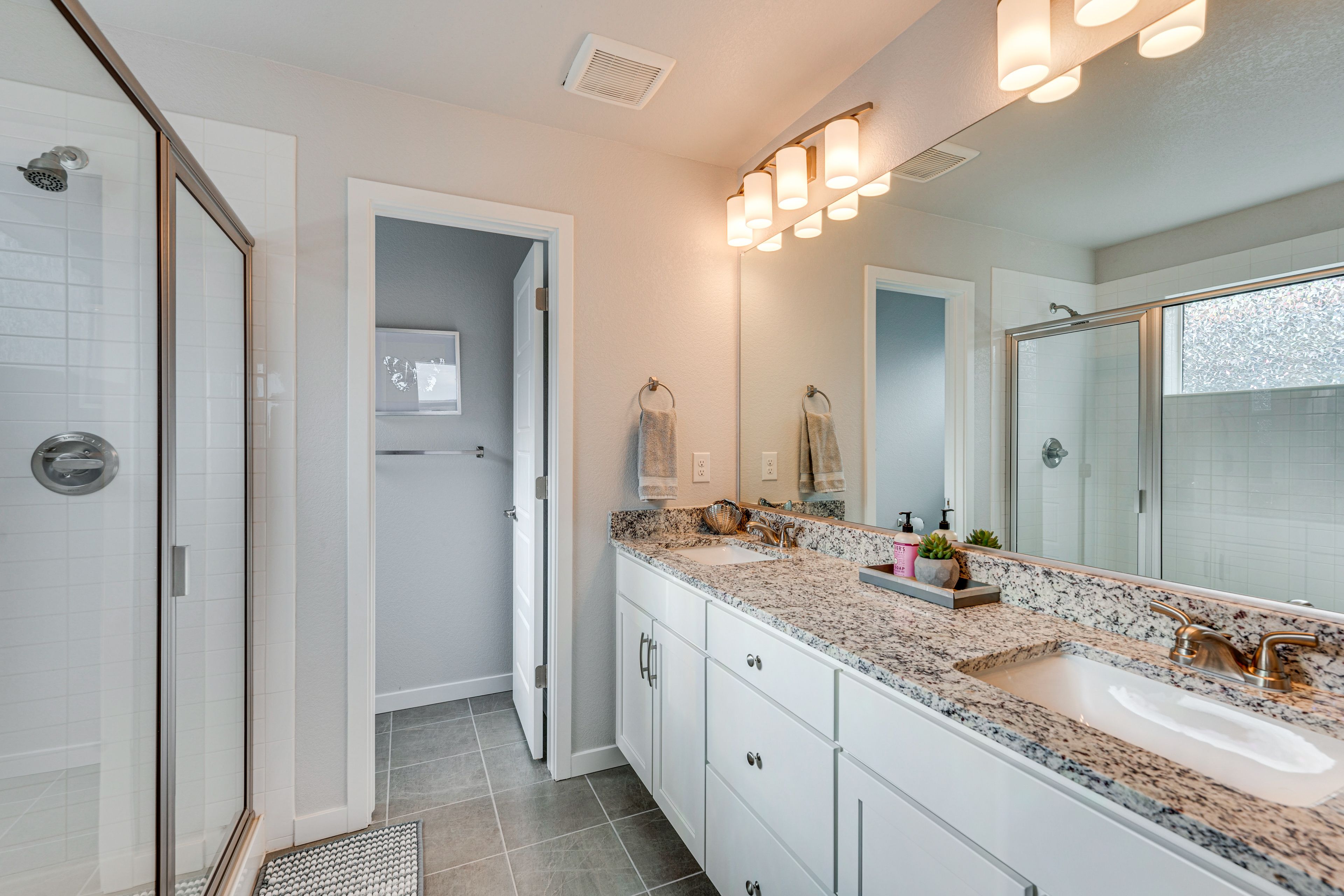 En-Suite Bathroom | 2nd Floor