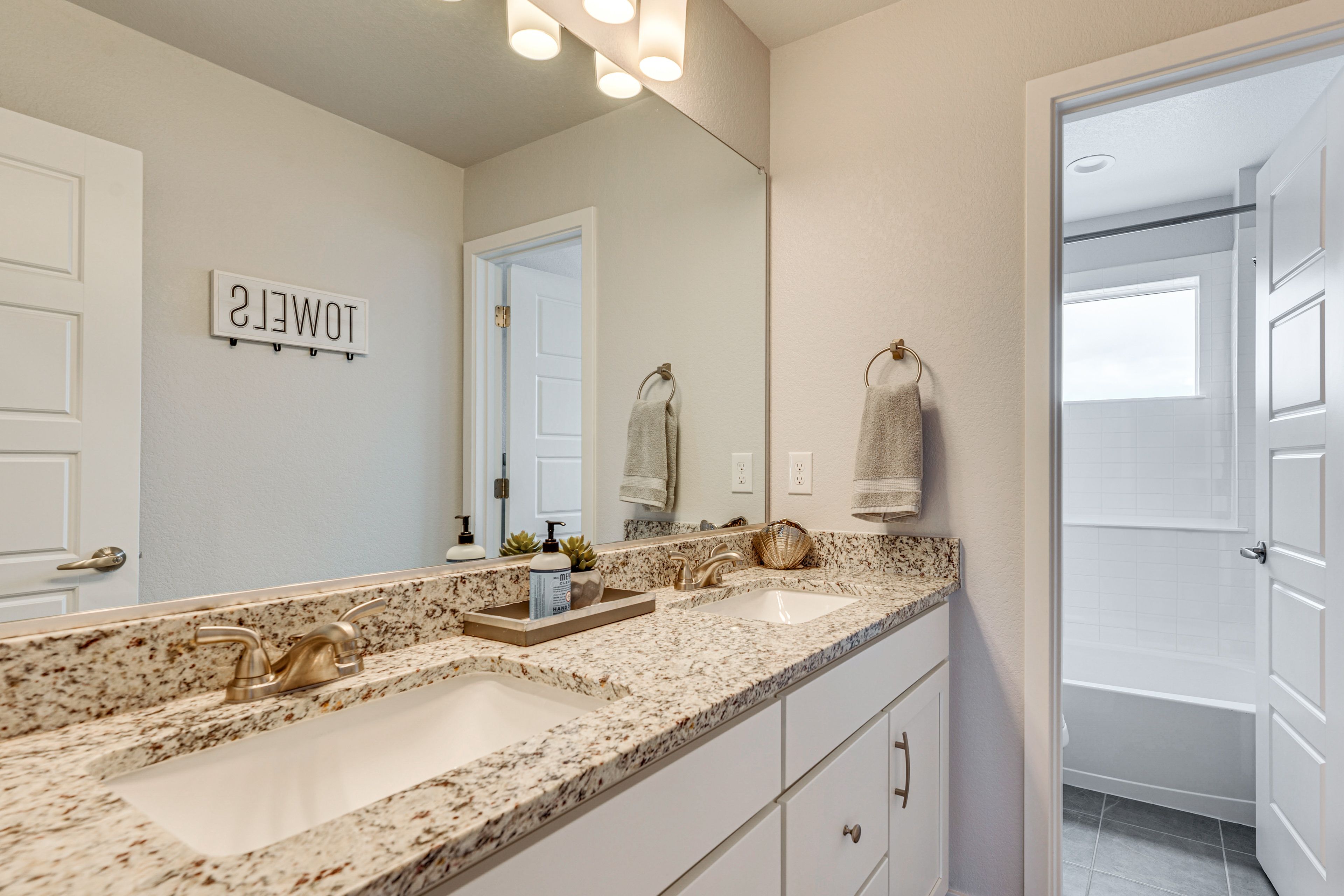 Full Bathroom | 2nd Floor