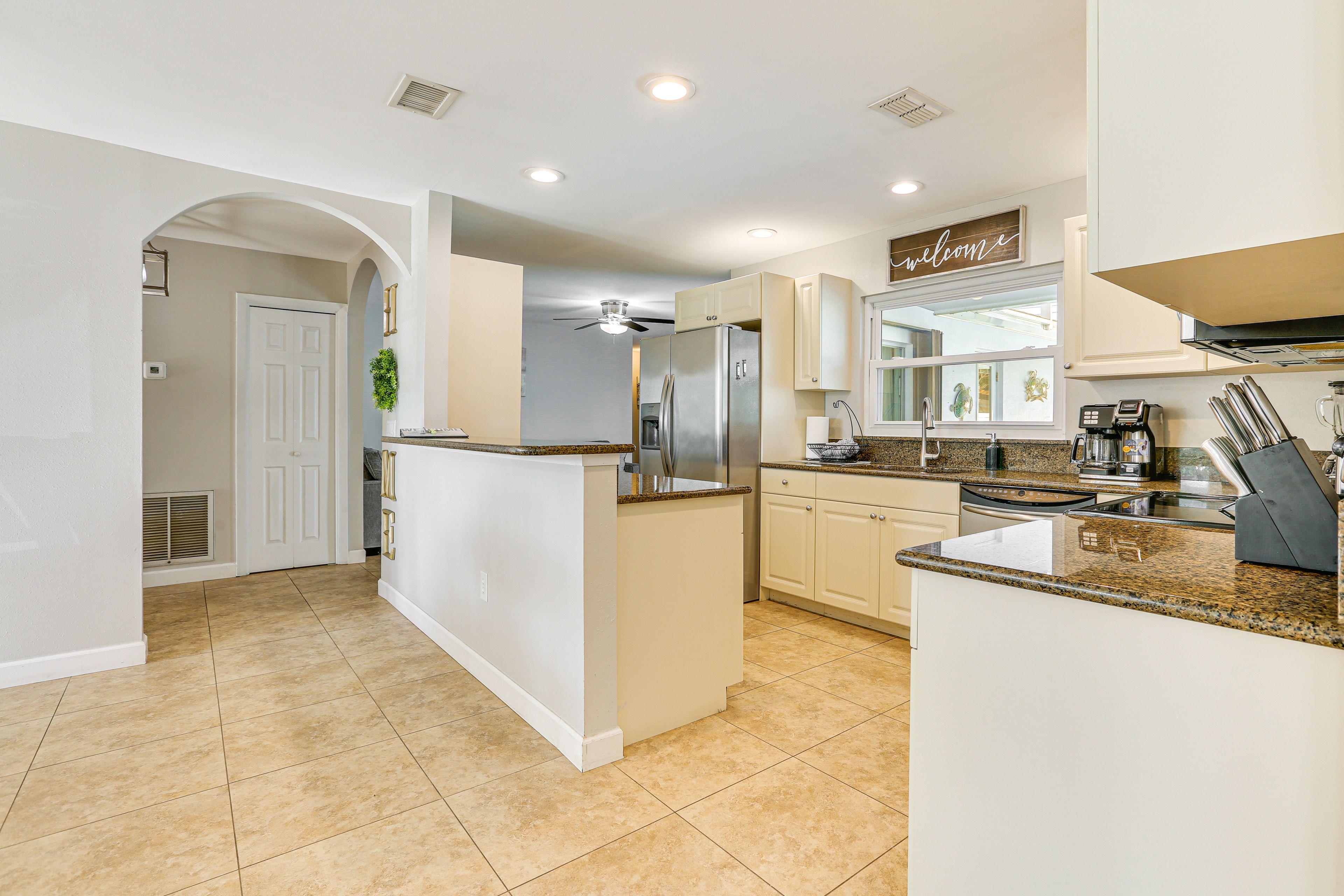 Kitchen | Cooking Basics | Combo Drip & Keurig Coffee Maker | Toaster | Blender