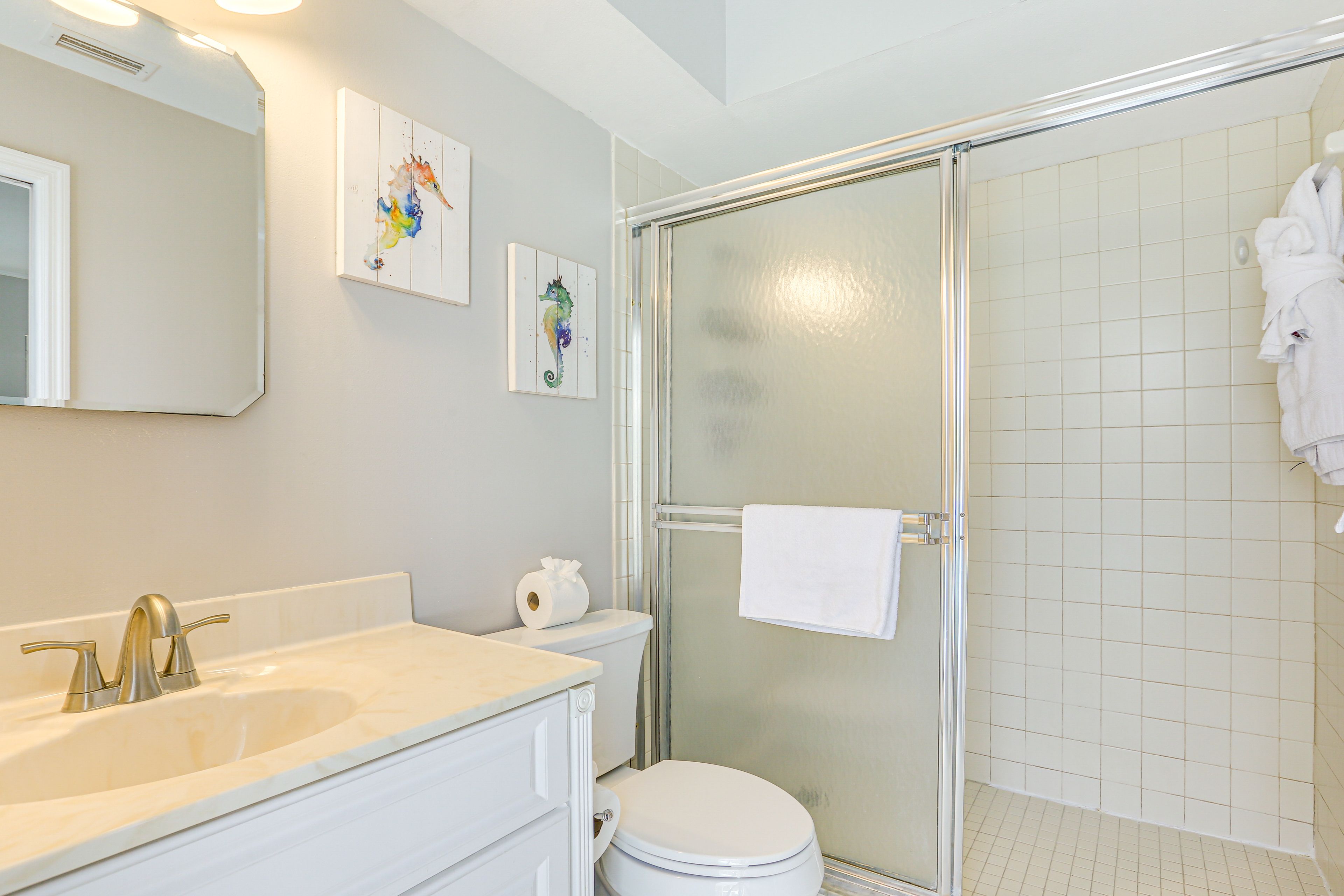 En-Suite Bathroom | Towels & Linens Provided