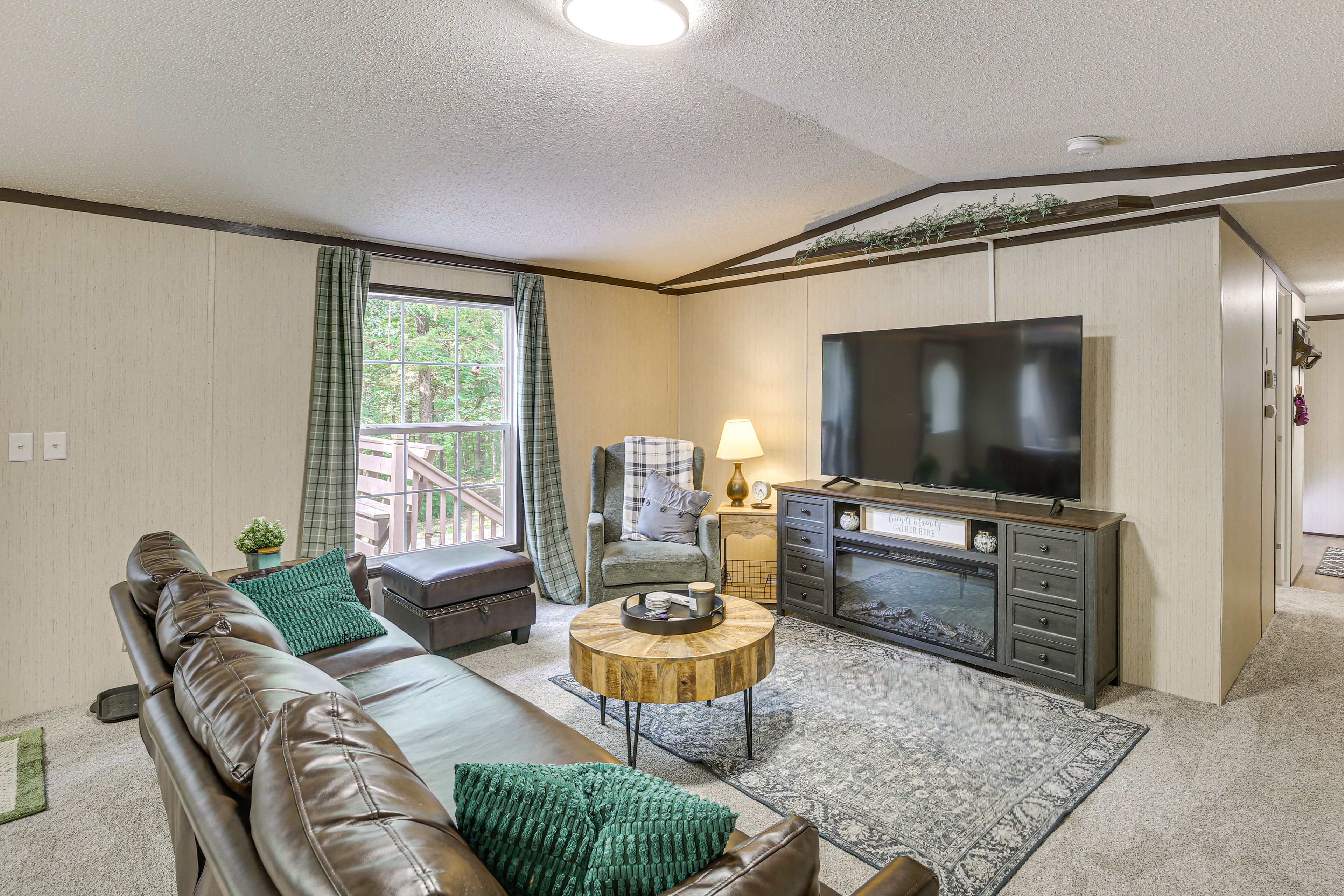 Wright City Vacation Rental | 2BR | 1BA | 896 Sq Ft | 5 Steps to Enter