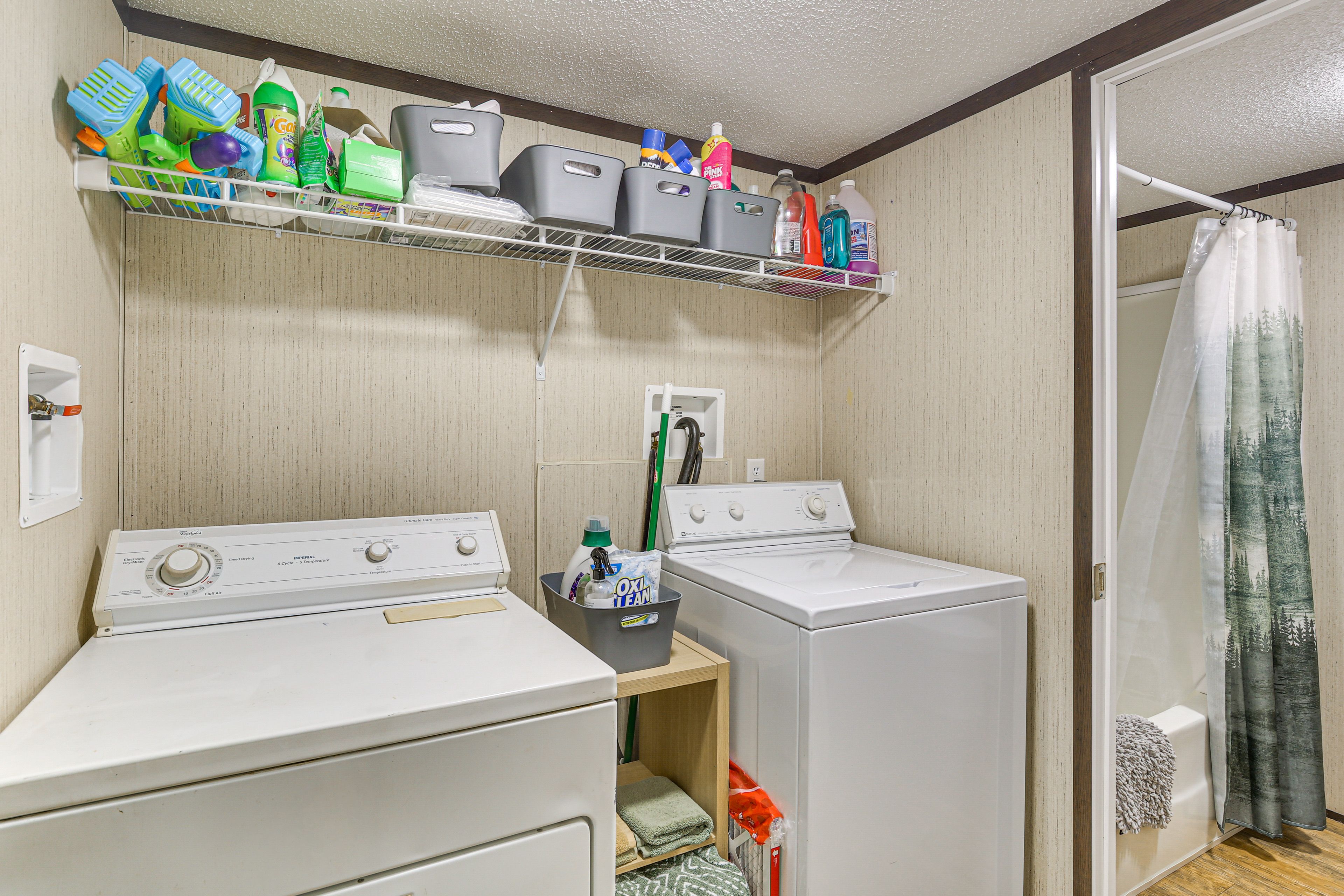 Full Bathroom | Washer & Dryer