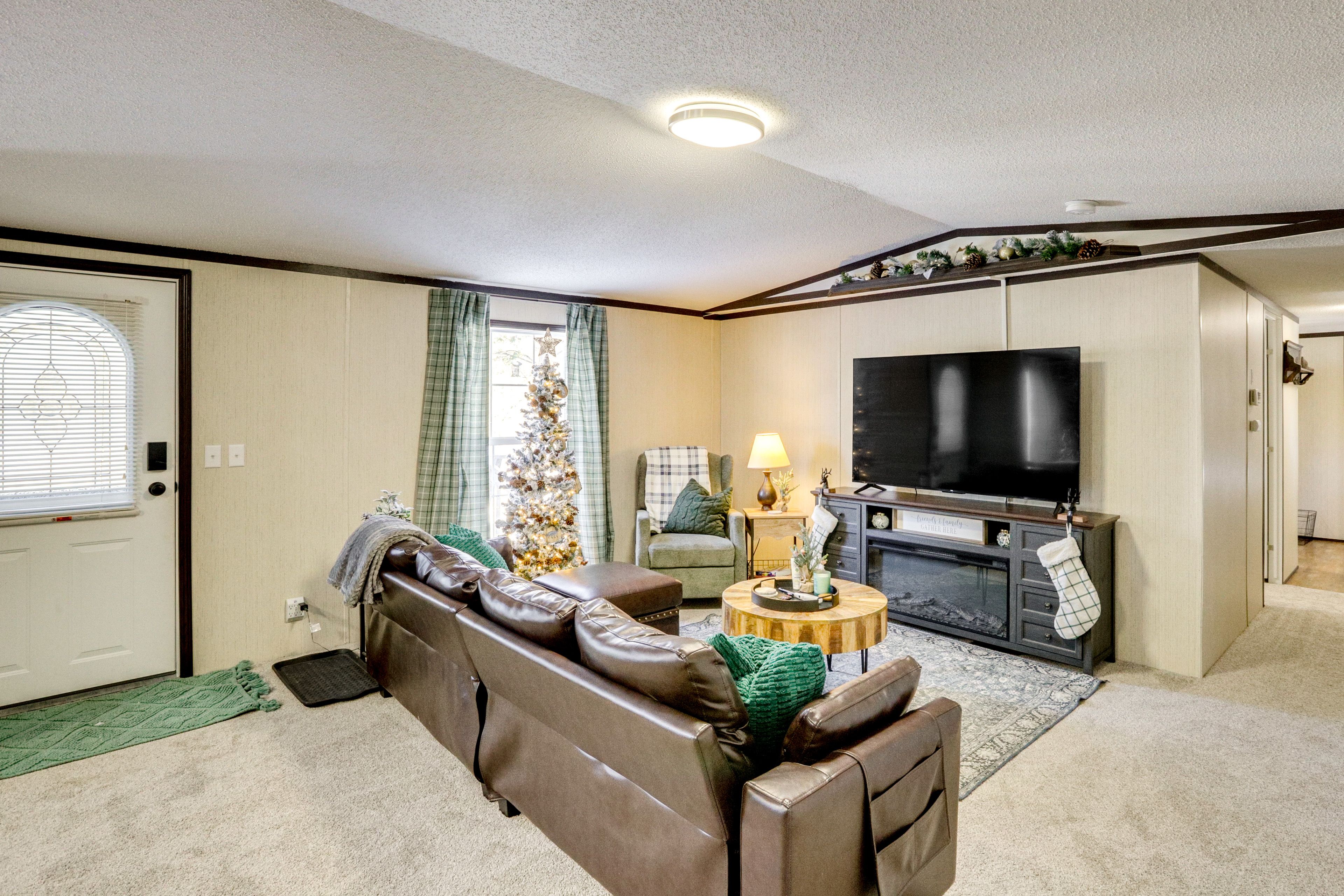 Wright City Vacation Rental | 2BR | 1BA | 896 Sq Ft | 5 Steps to Enter