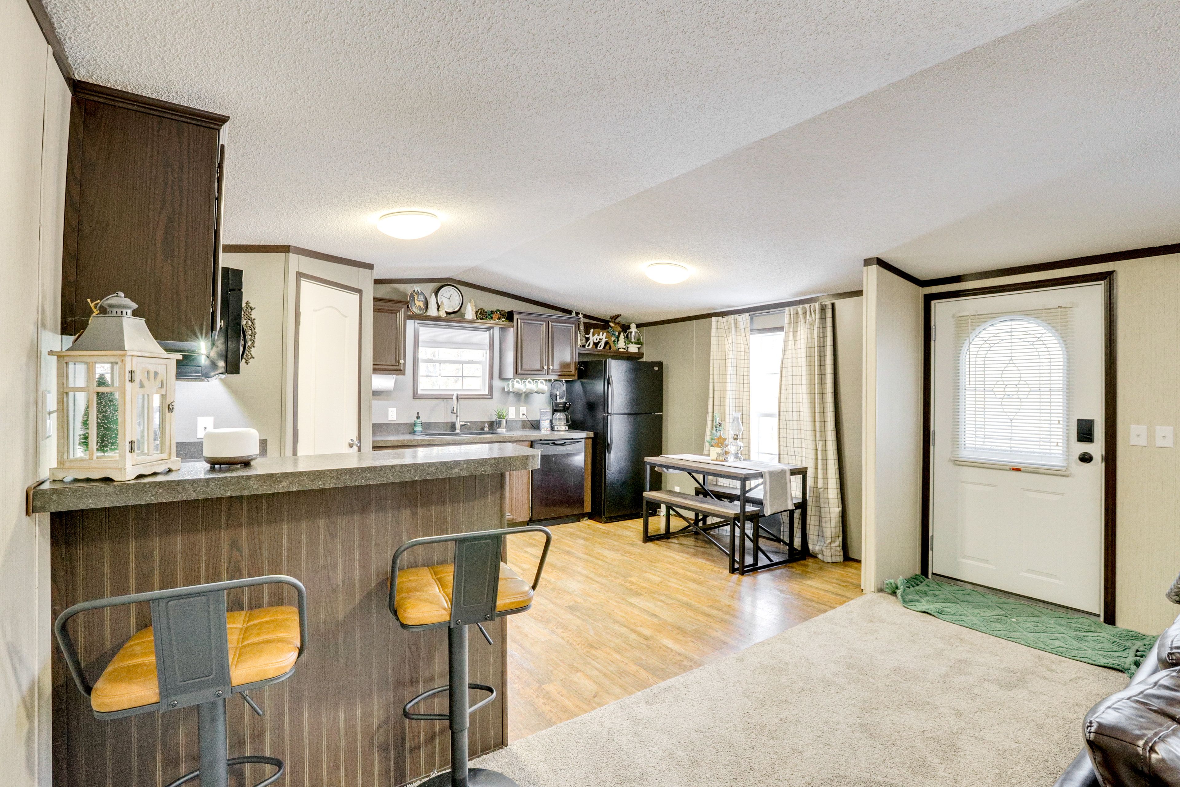 Kitchen | Dining Area