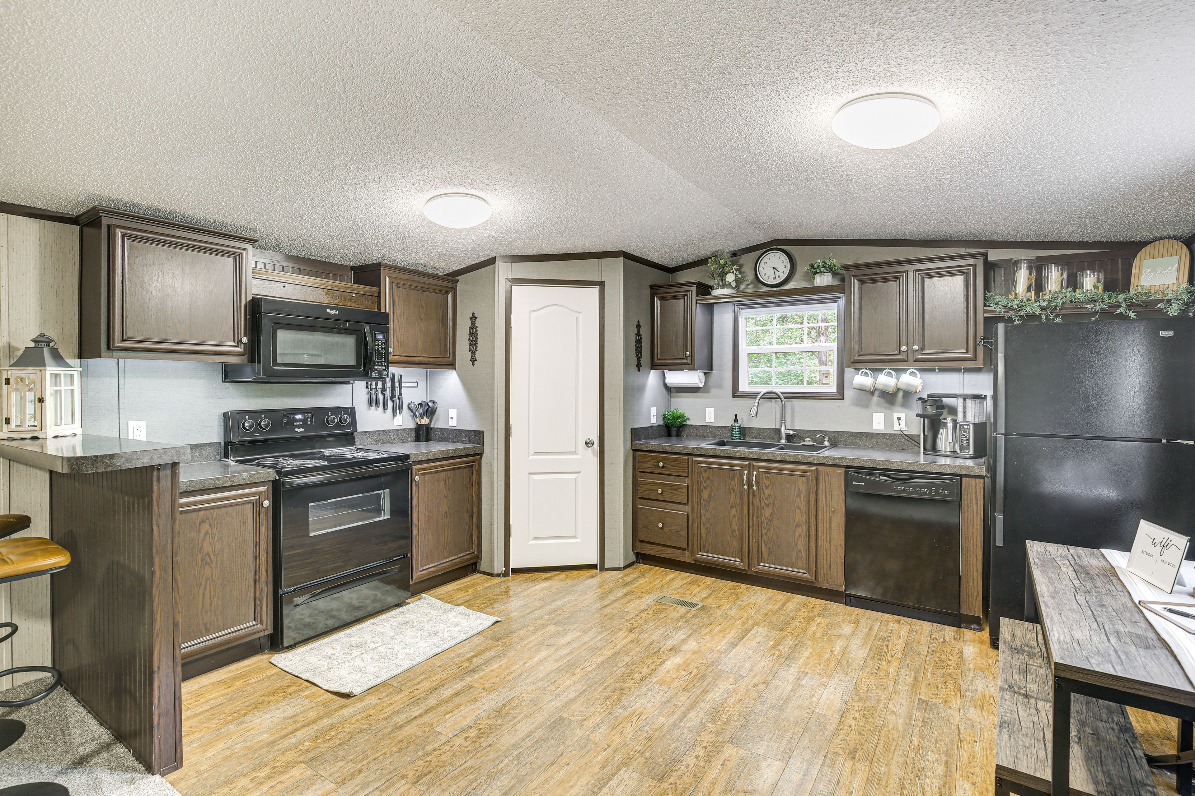 Kitchen | Drip Coffee Pot | French Press | Blender | Toaster