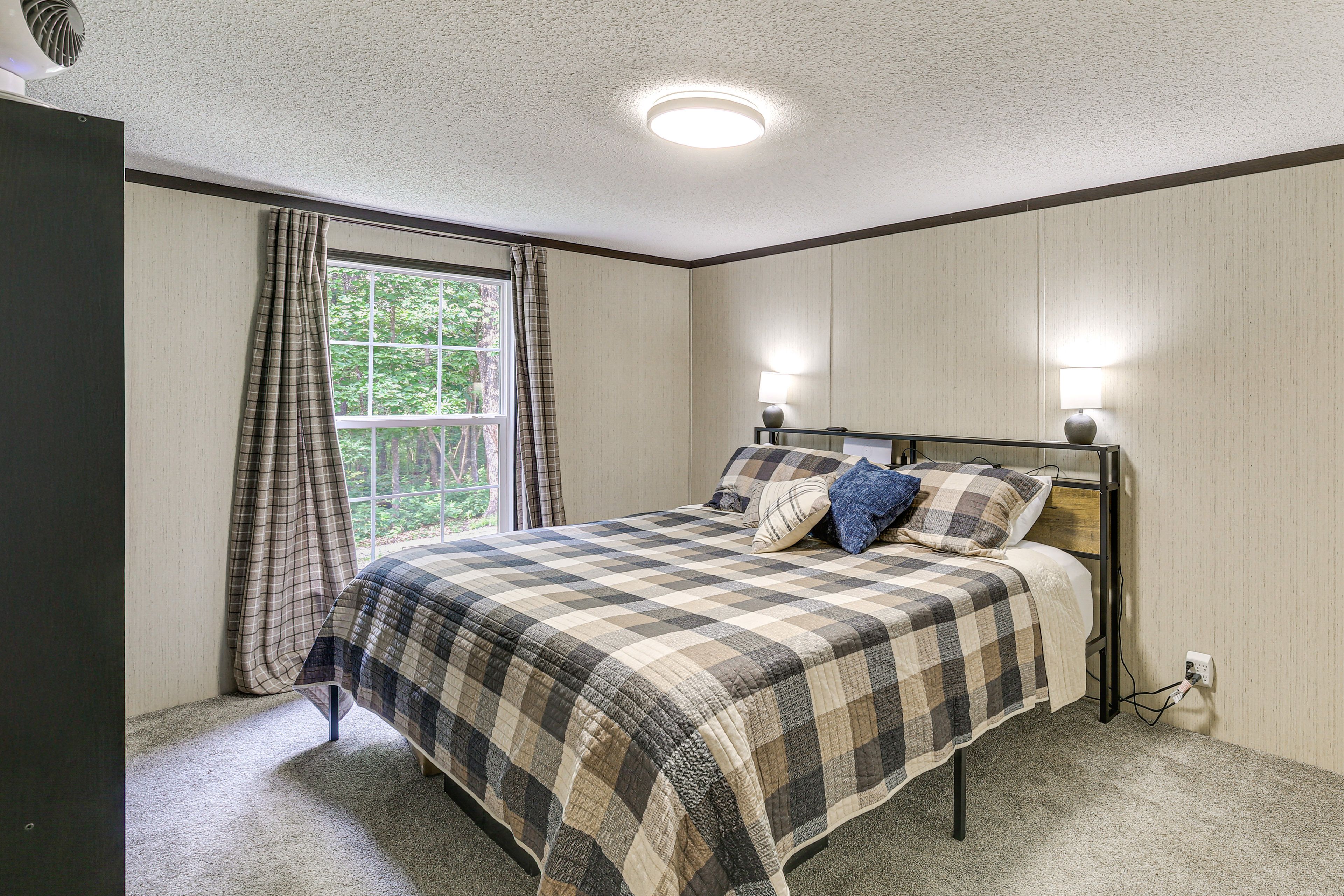 Bedroom 1 | King Bed | Smart TV