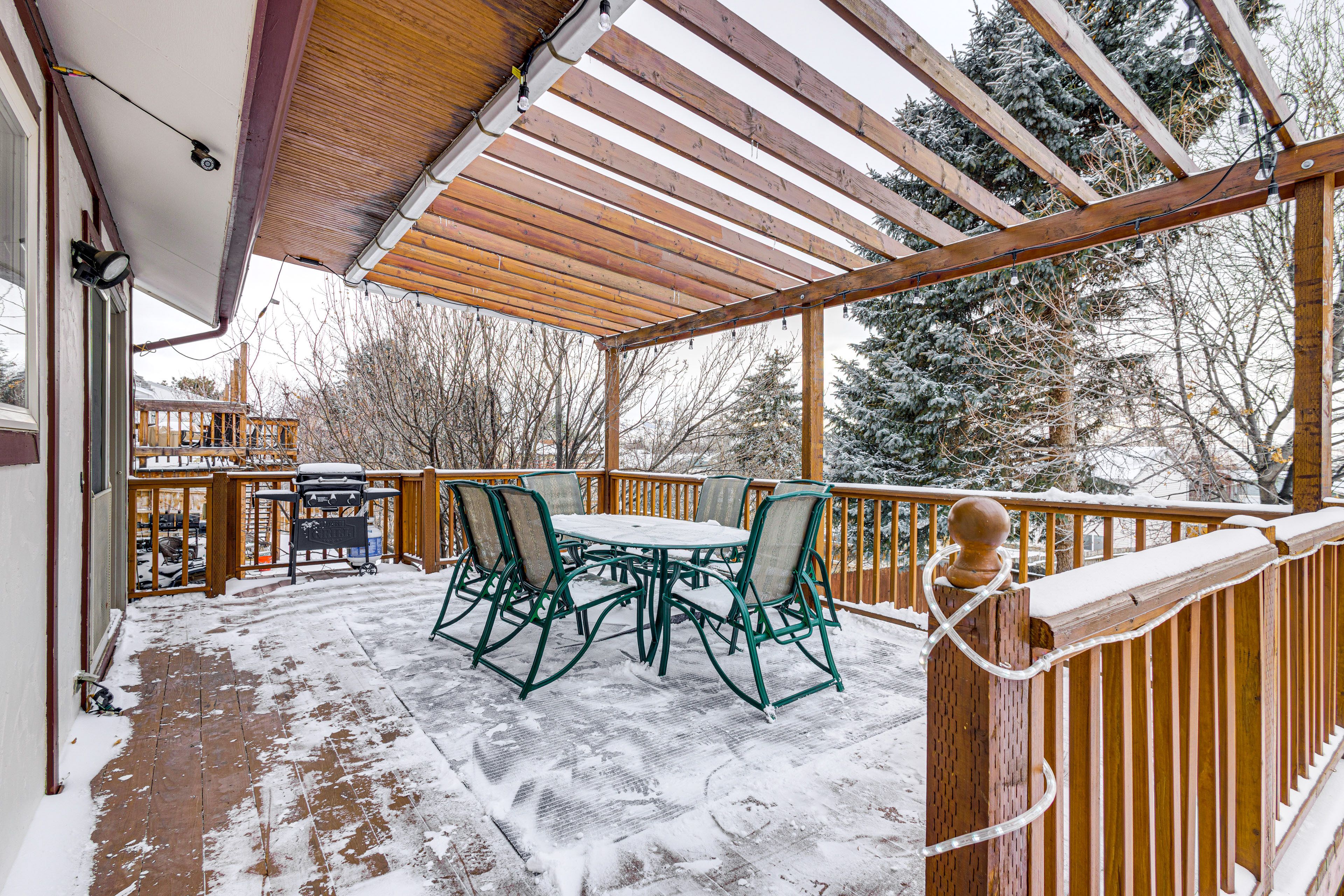 Deck | Dining Area | Gas Grill