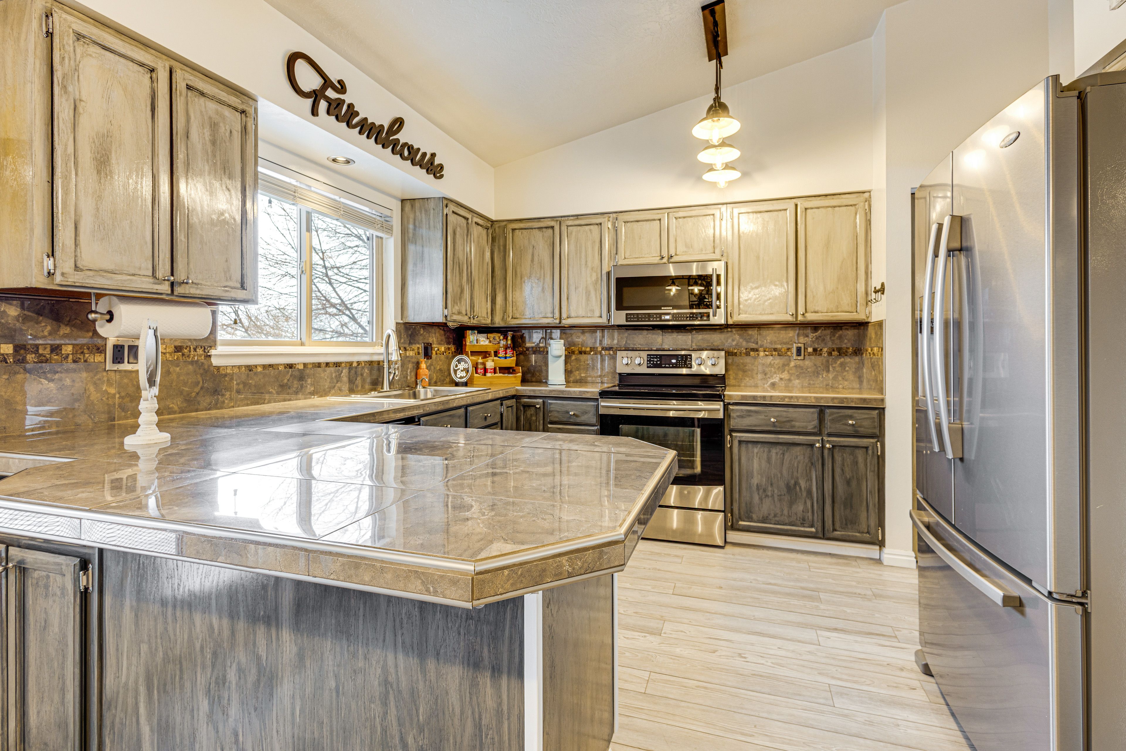 Kitchen | Main Level | Keurig Coffee Maker | Dishwasher | Cooking Basics