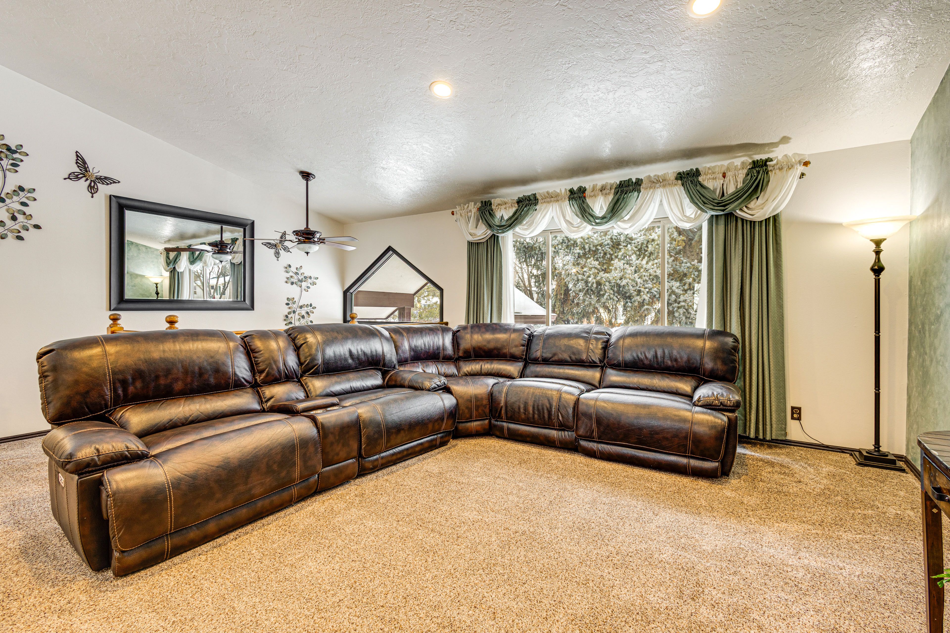 Living Room | Main Level | Smart TV w/ Cable