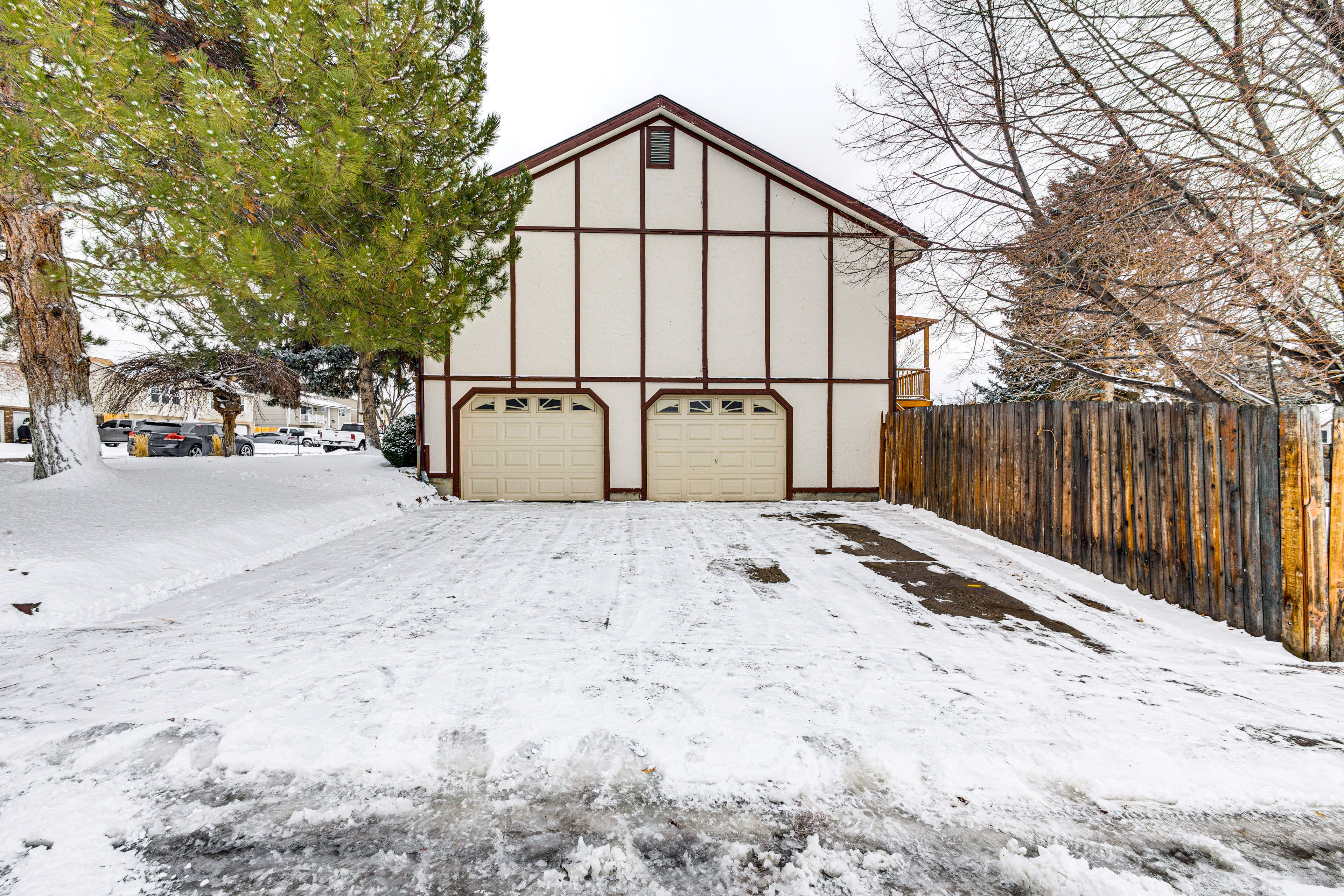 Parking | Driveway (2 Vehicles)