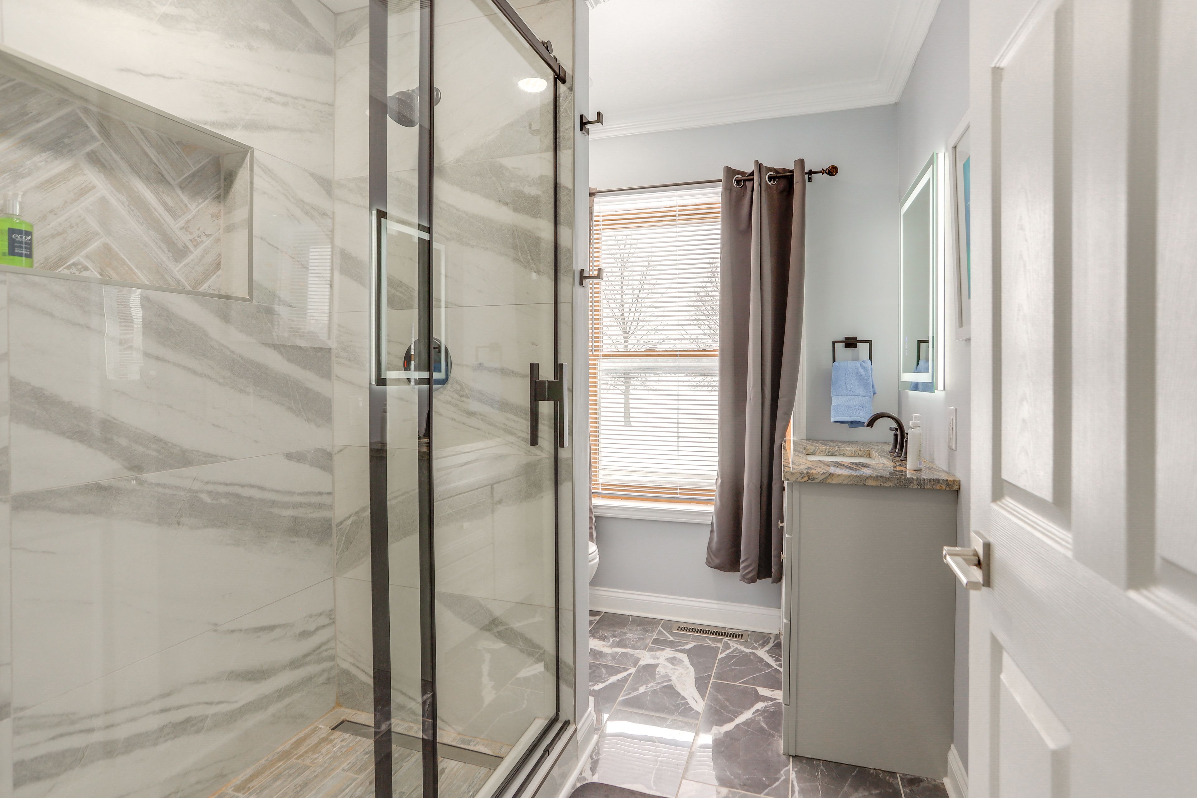 Full Bathroom | 2nd Floor