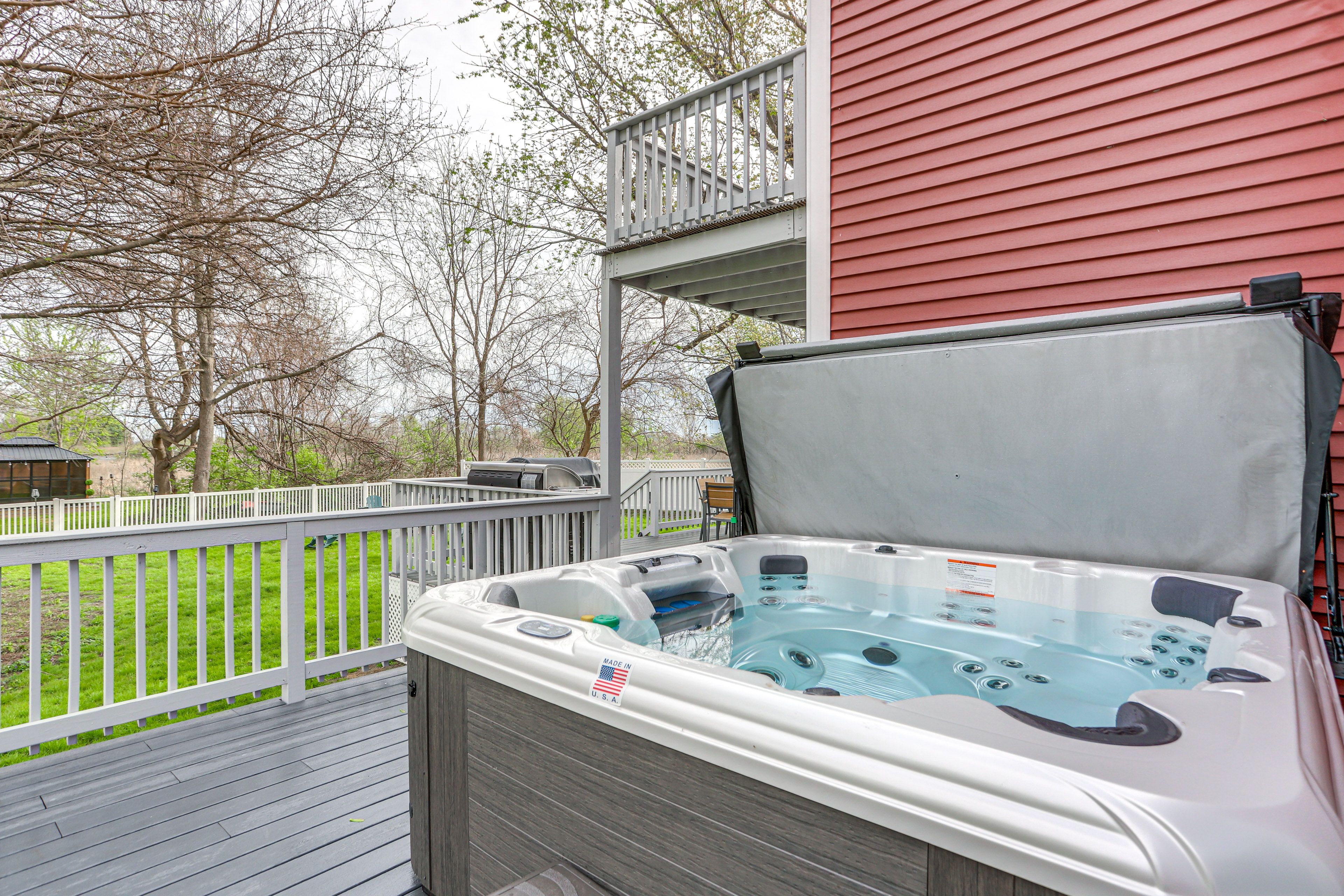 Deck | Hot Tub
