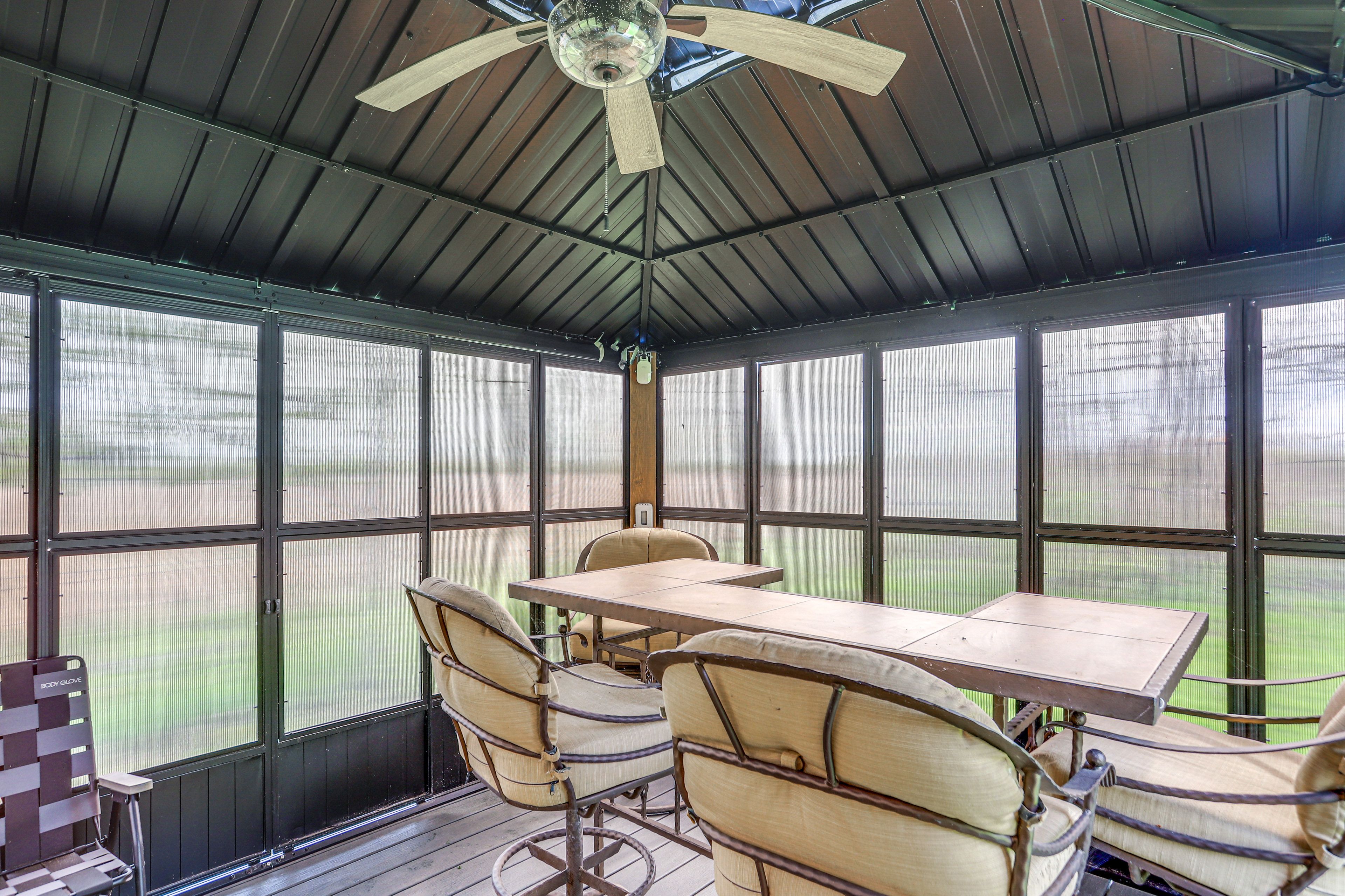 Gazebo | Dining Area | TV