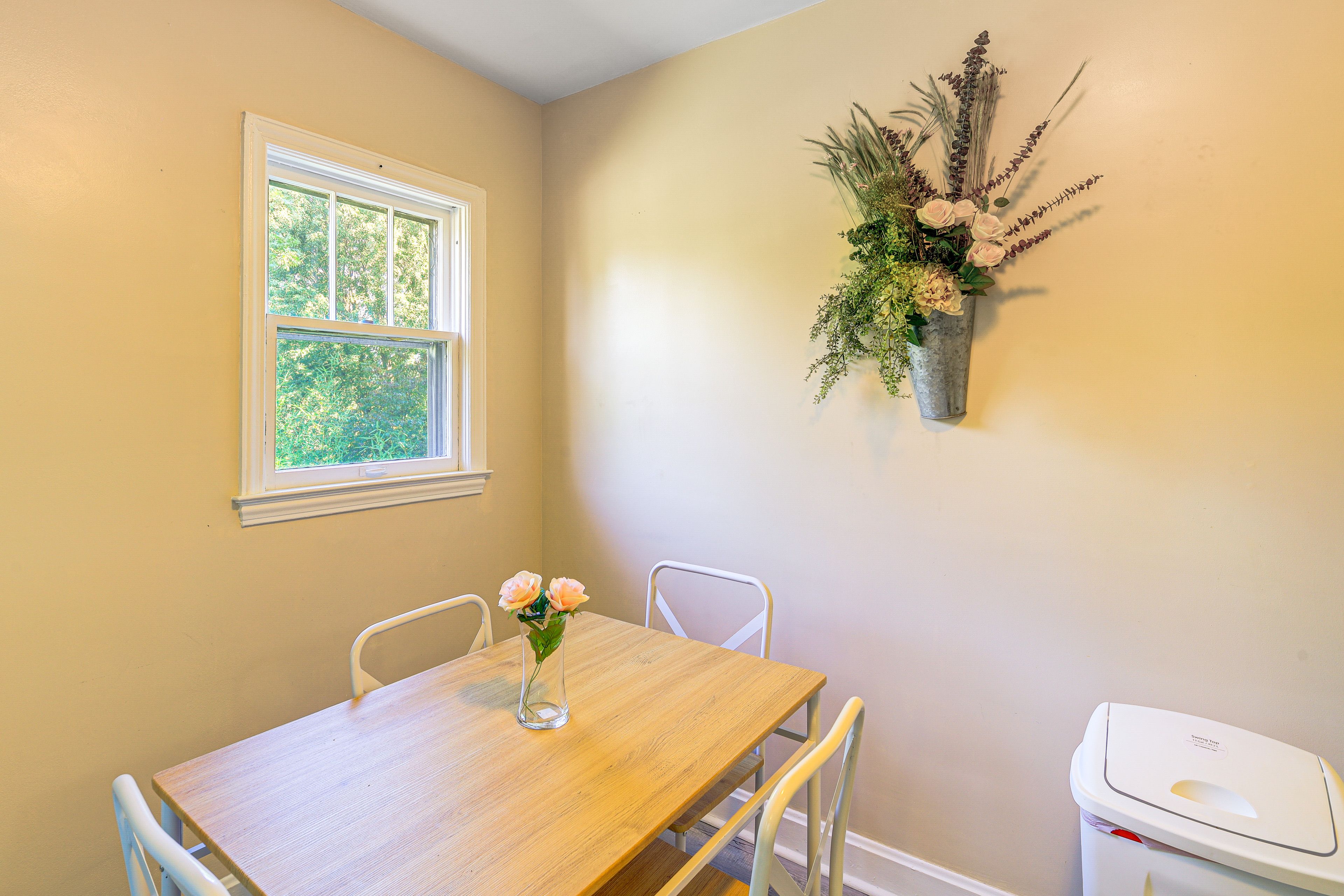 Dining Area | Dishware & Flatware
