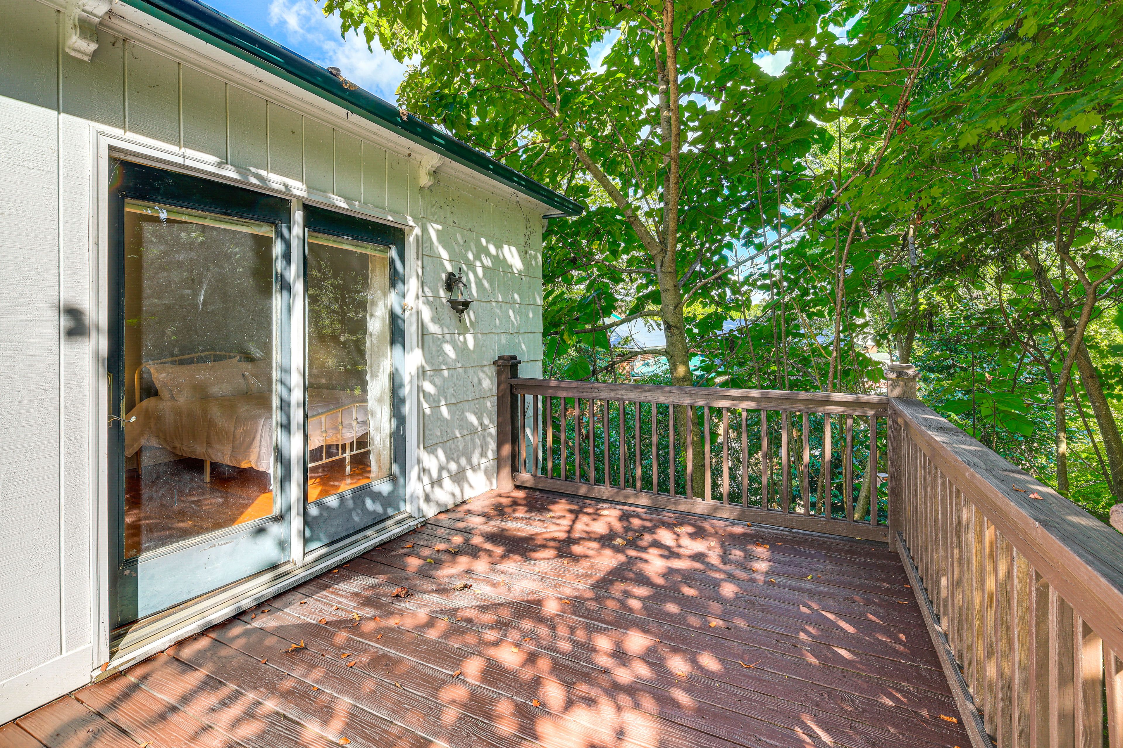 Jonesborough Vacation Rental | 1BR | 1BA | 750 Sq Ft | 2 Steps to Enter