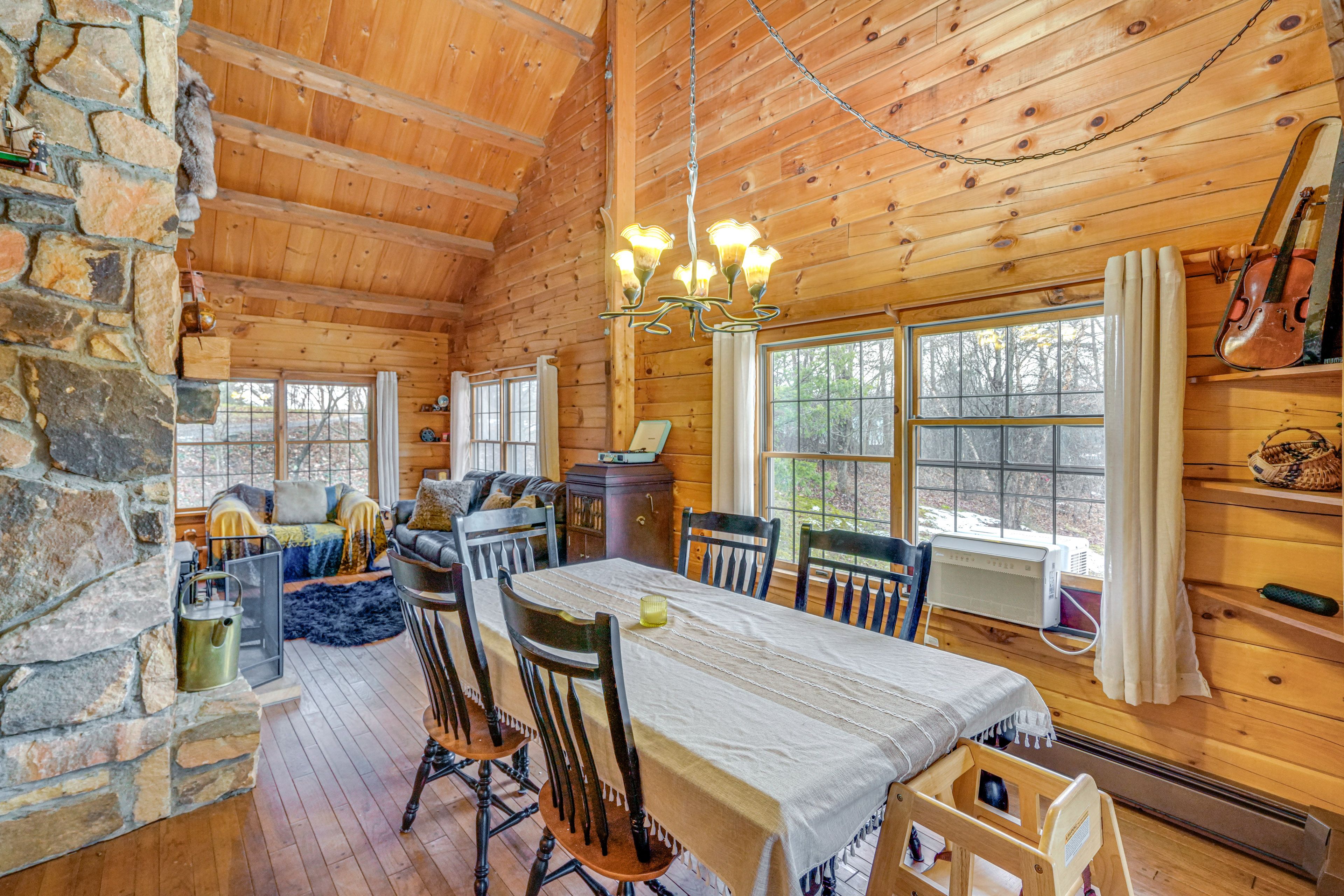 Dining Area | Dishware/Flatware | 1st Floor