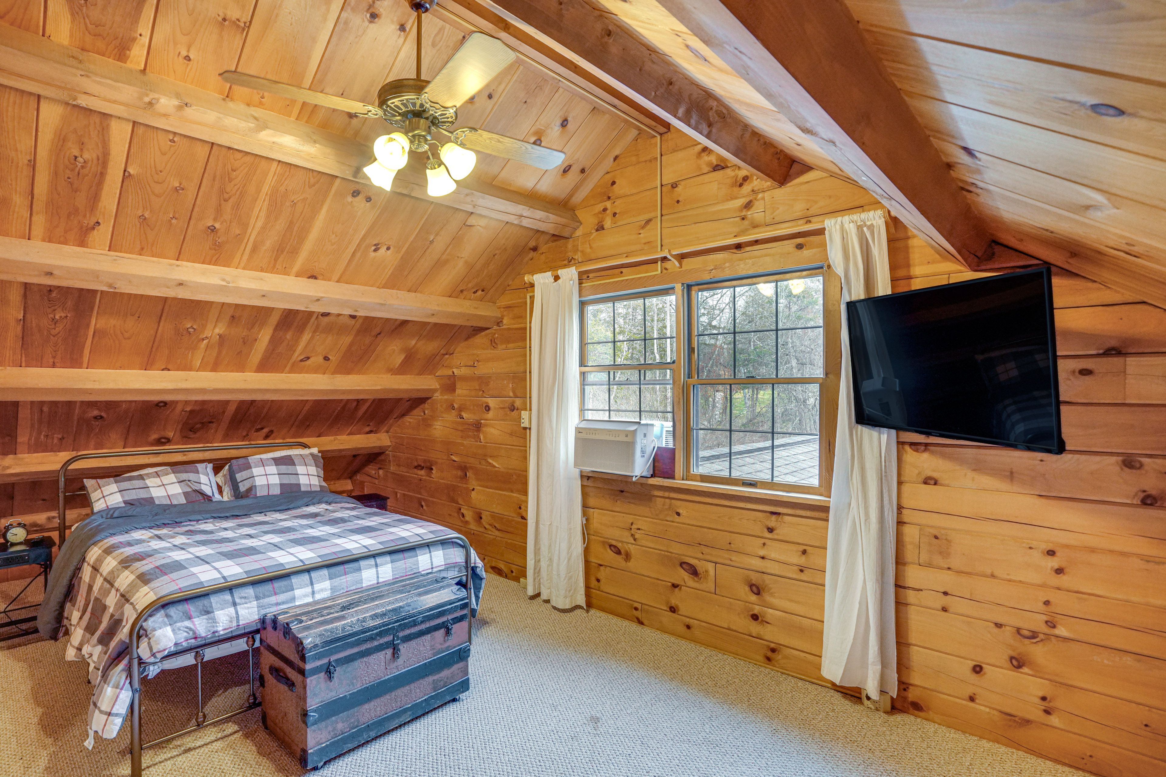 Bedroom 1 | Queen Bed | Smart TV w/ Cable | 2nd Floor