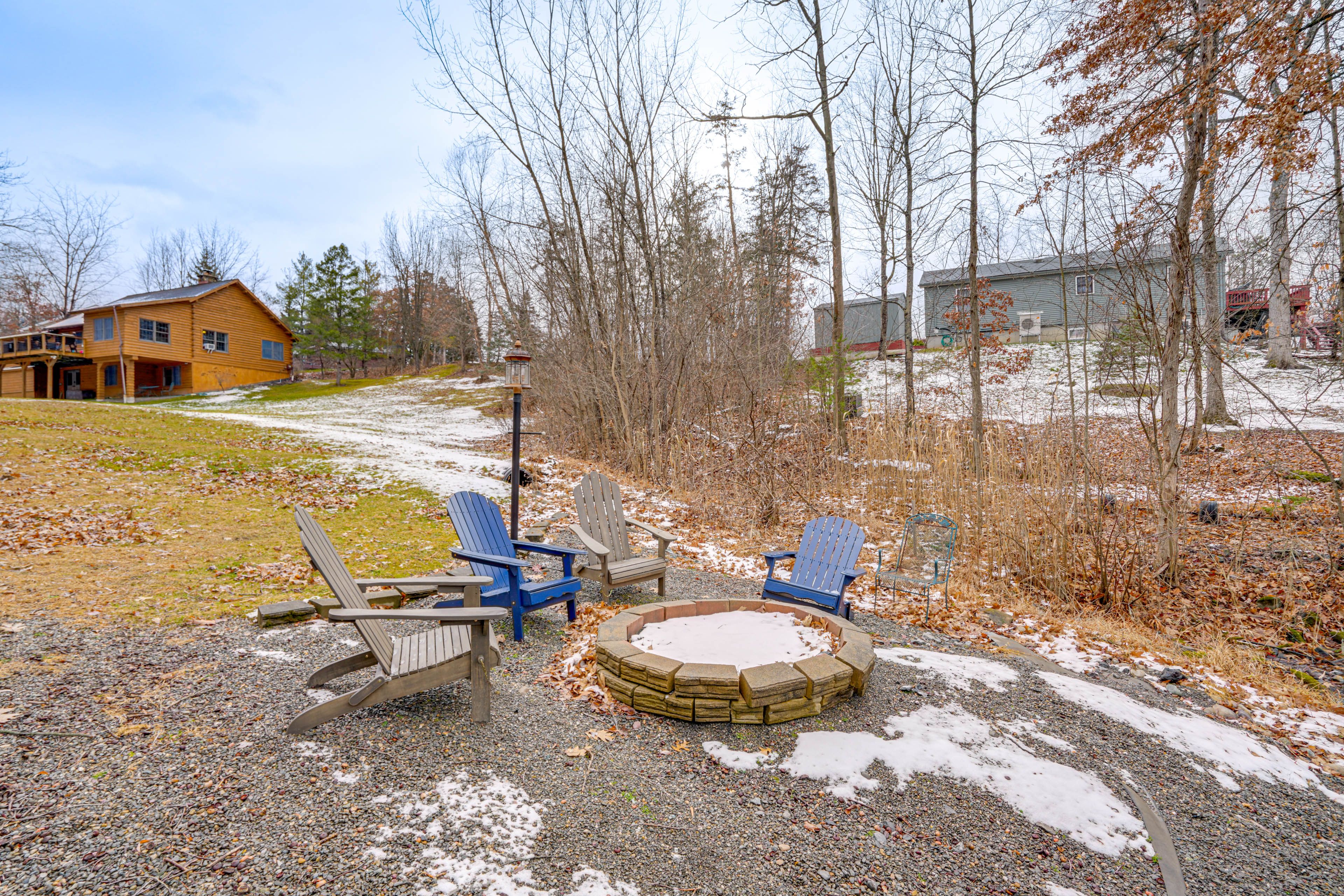 Cabin Exterior | Fire Pit