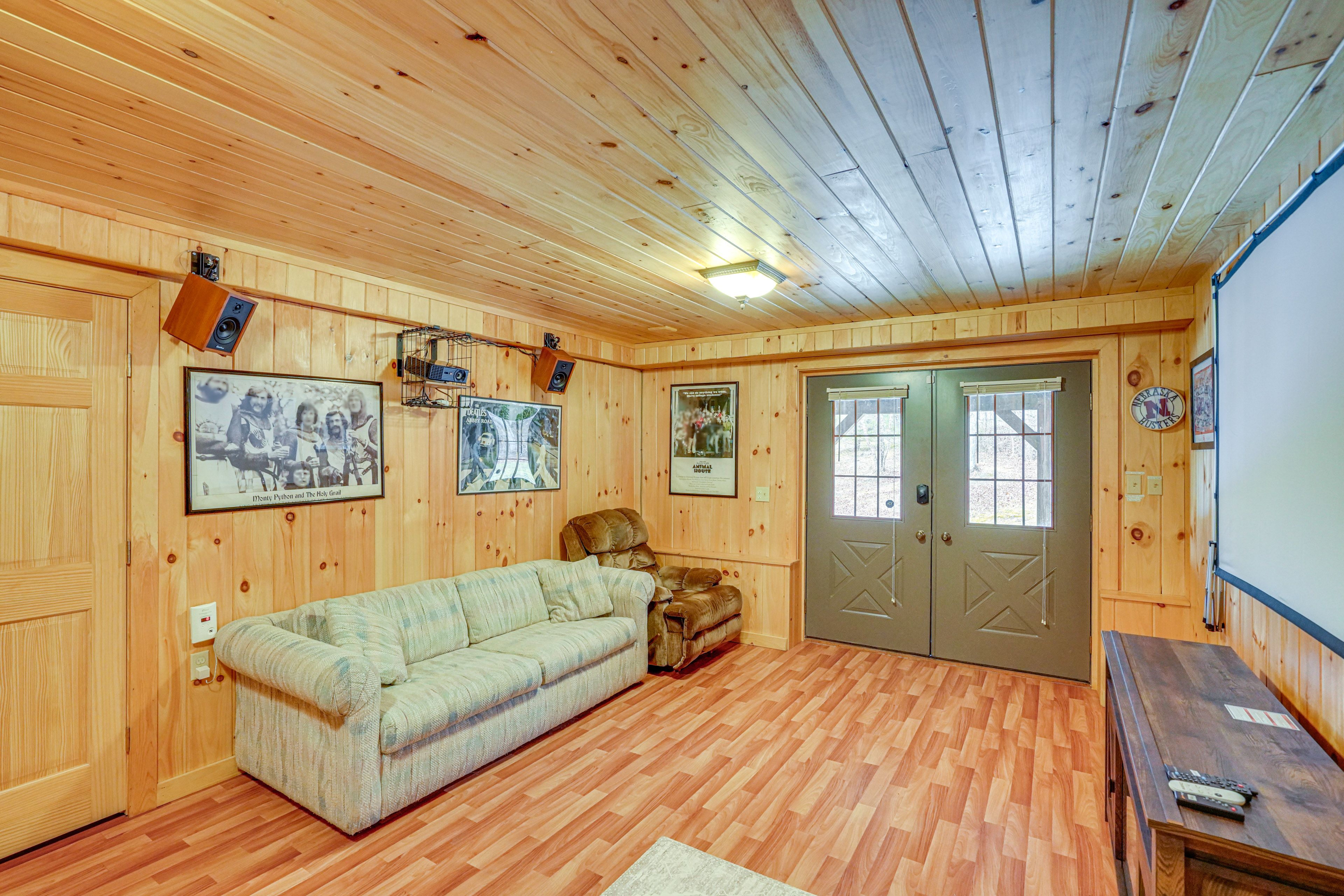 Game Room | Sleeper Sofa | Twin Bunk Bed | Projector Screen | Basement