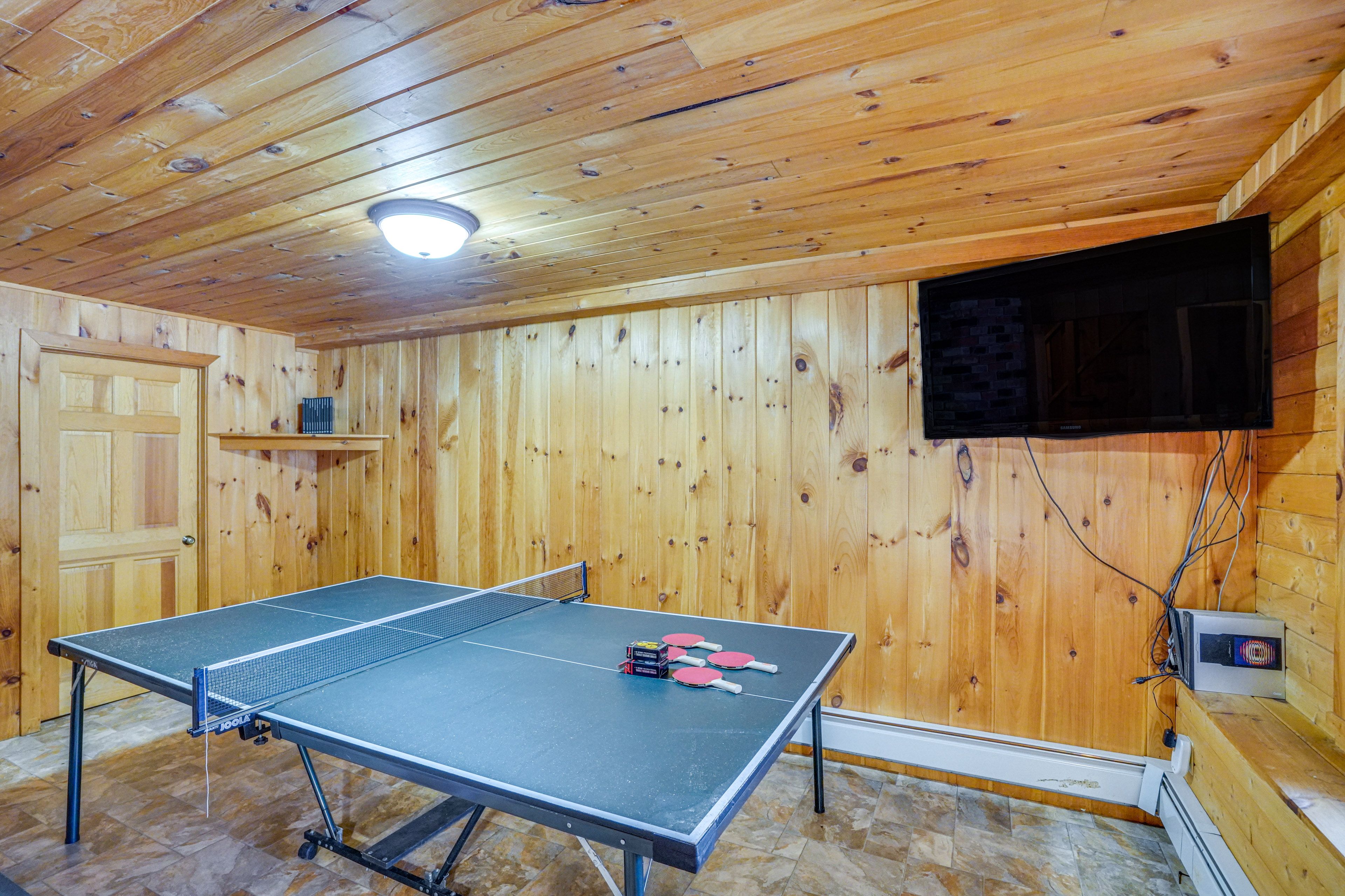 Game Room | Smart TV w/ Cable | Ping-Pong Table