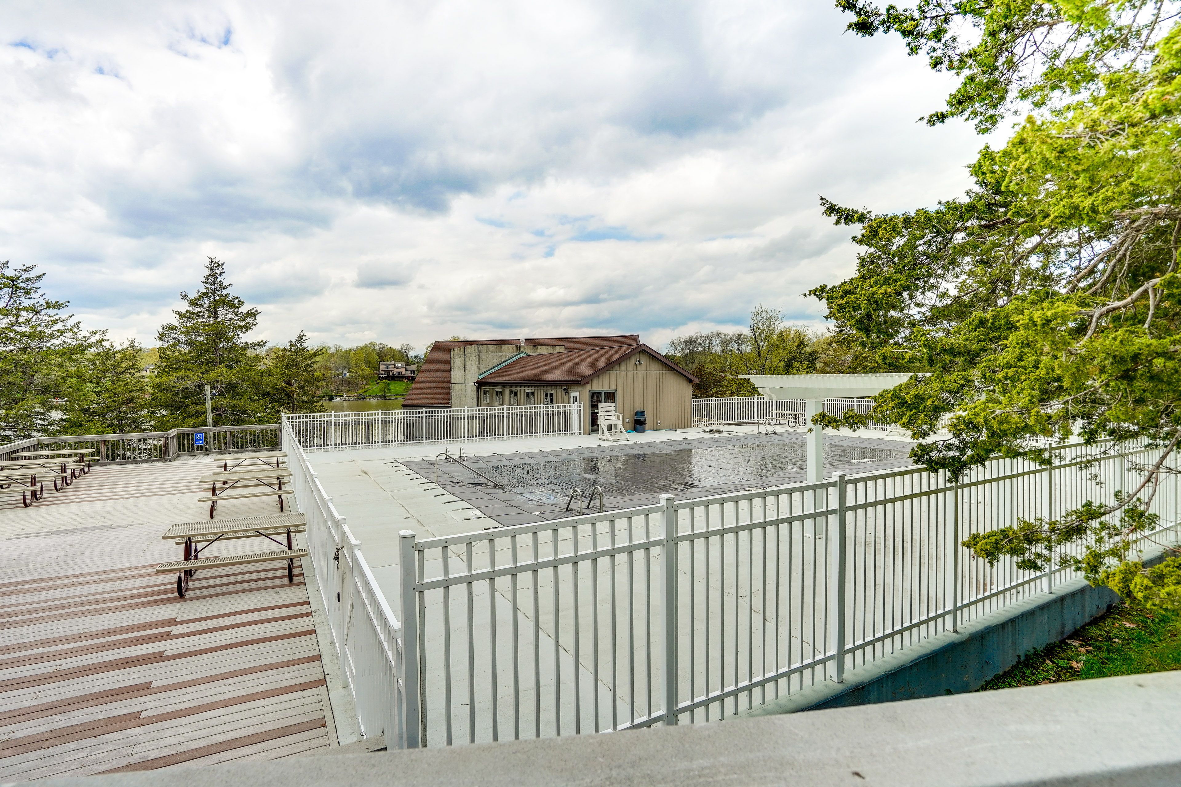 Sleepy Hollow Lake | Community Amenities