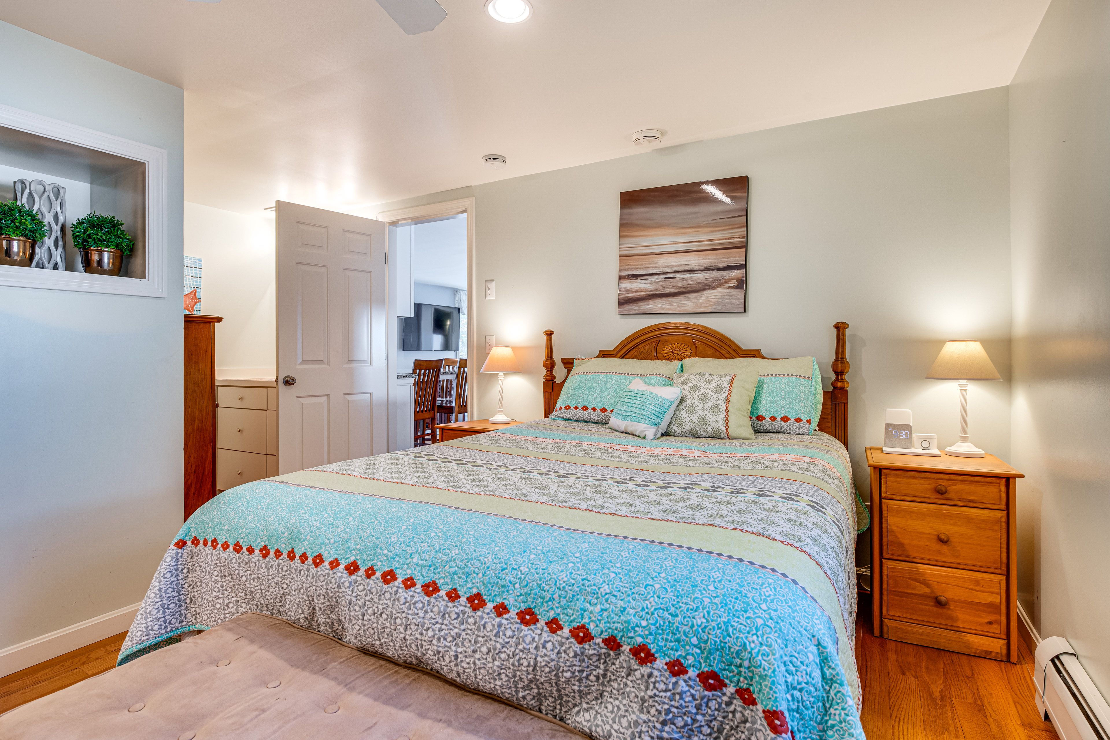 Bedroom 1 | Queen Bed | Smart TV