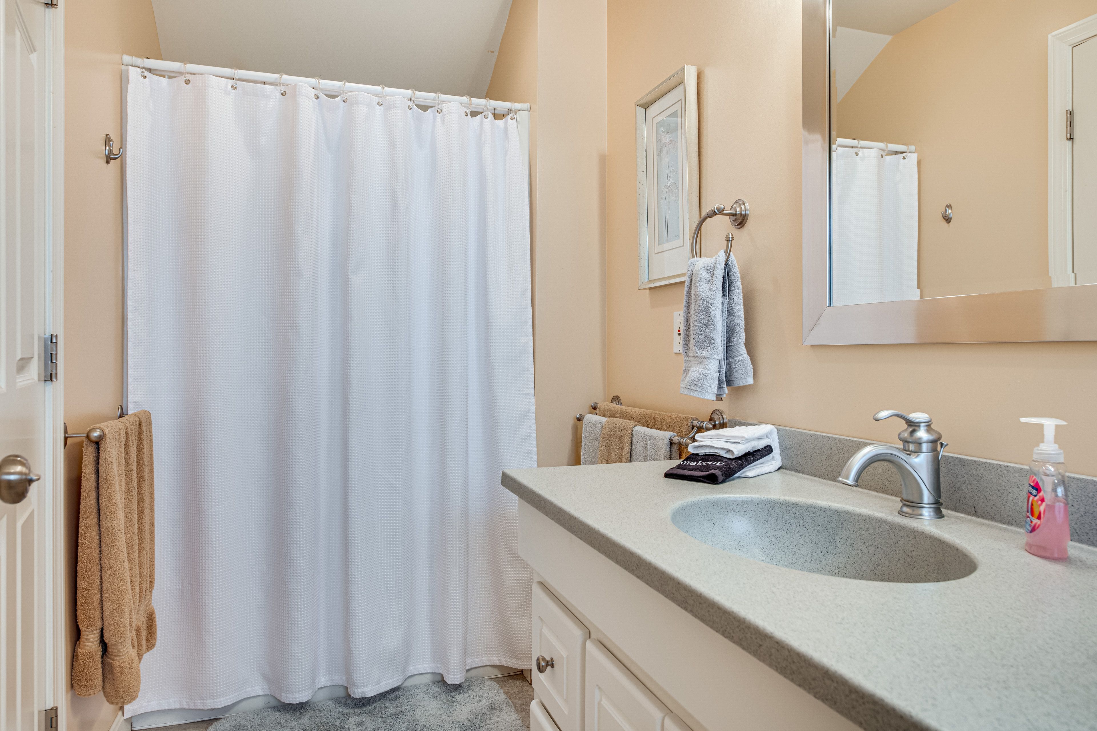 En-Suite Bathroom | Towels Provided