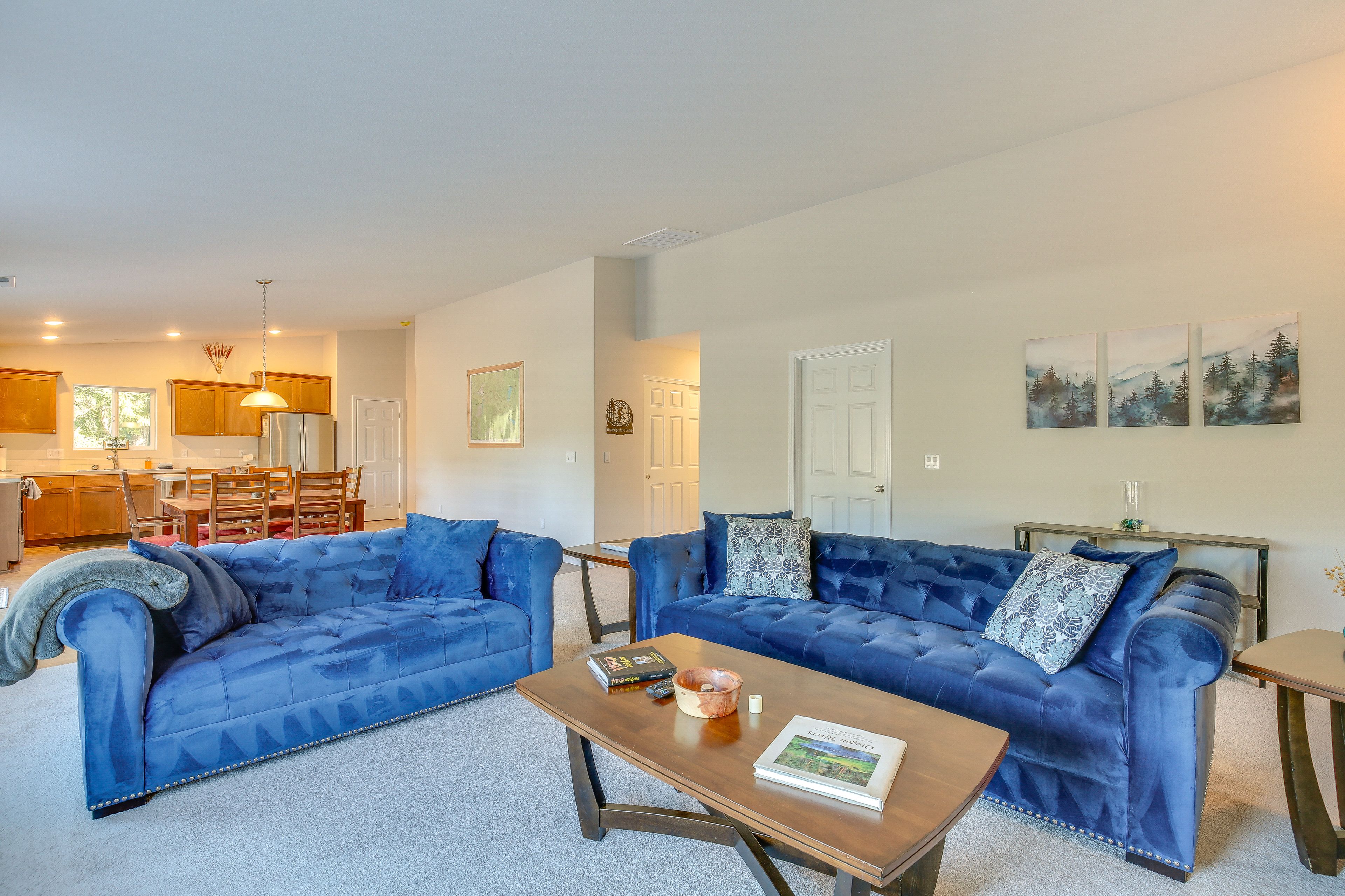 Living Room | Gas Fireplace | Foothills View