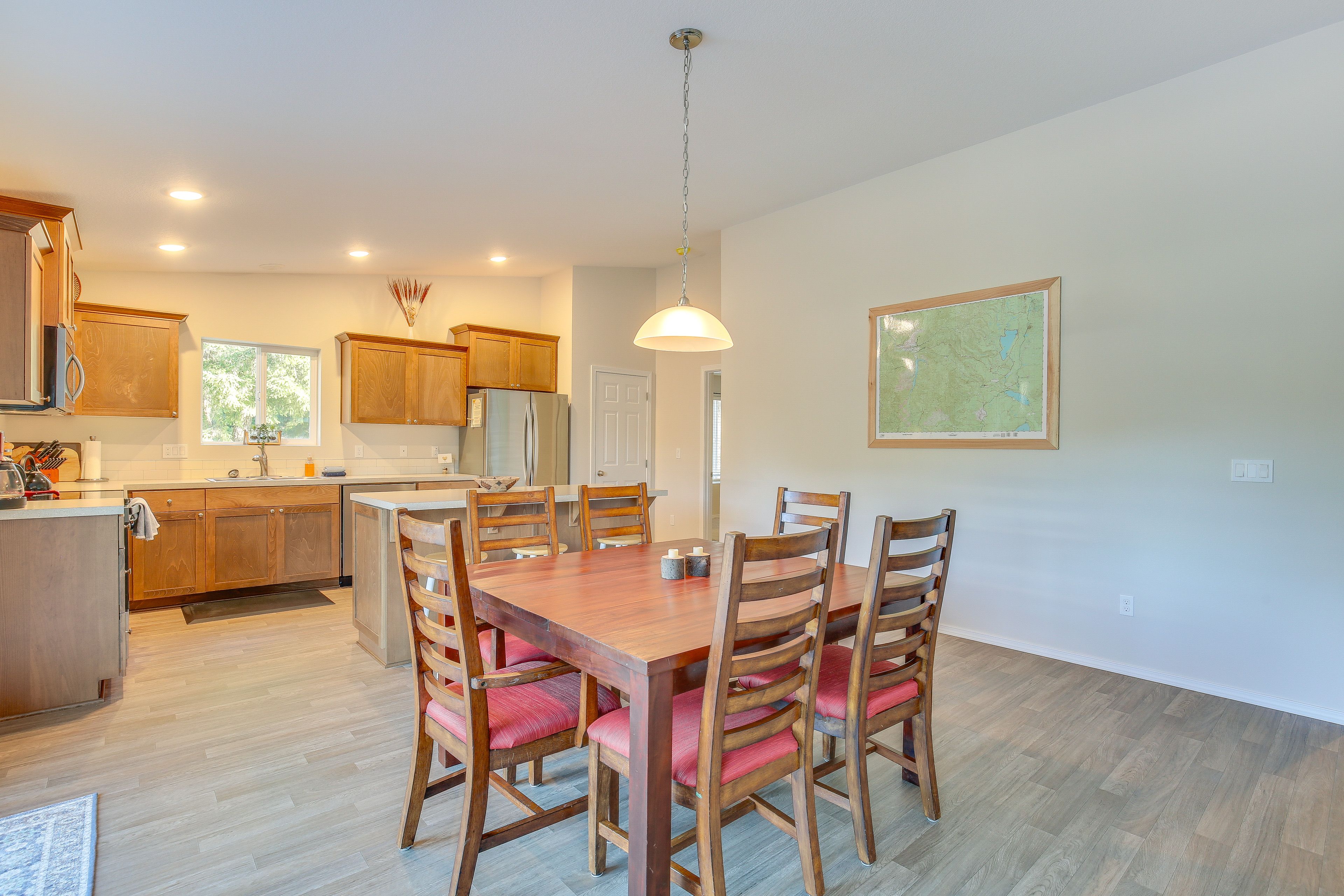 Dining Table | Dishware & Flatware